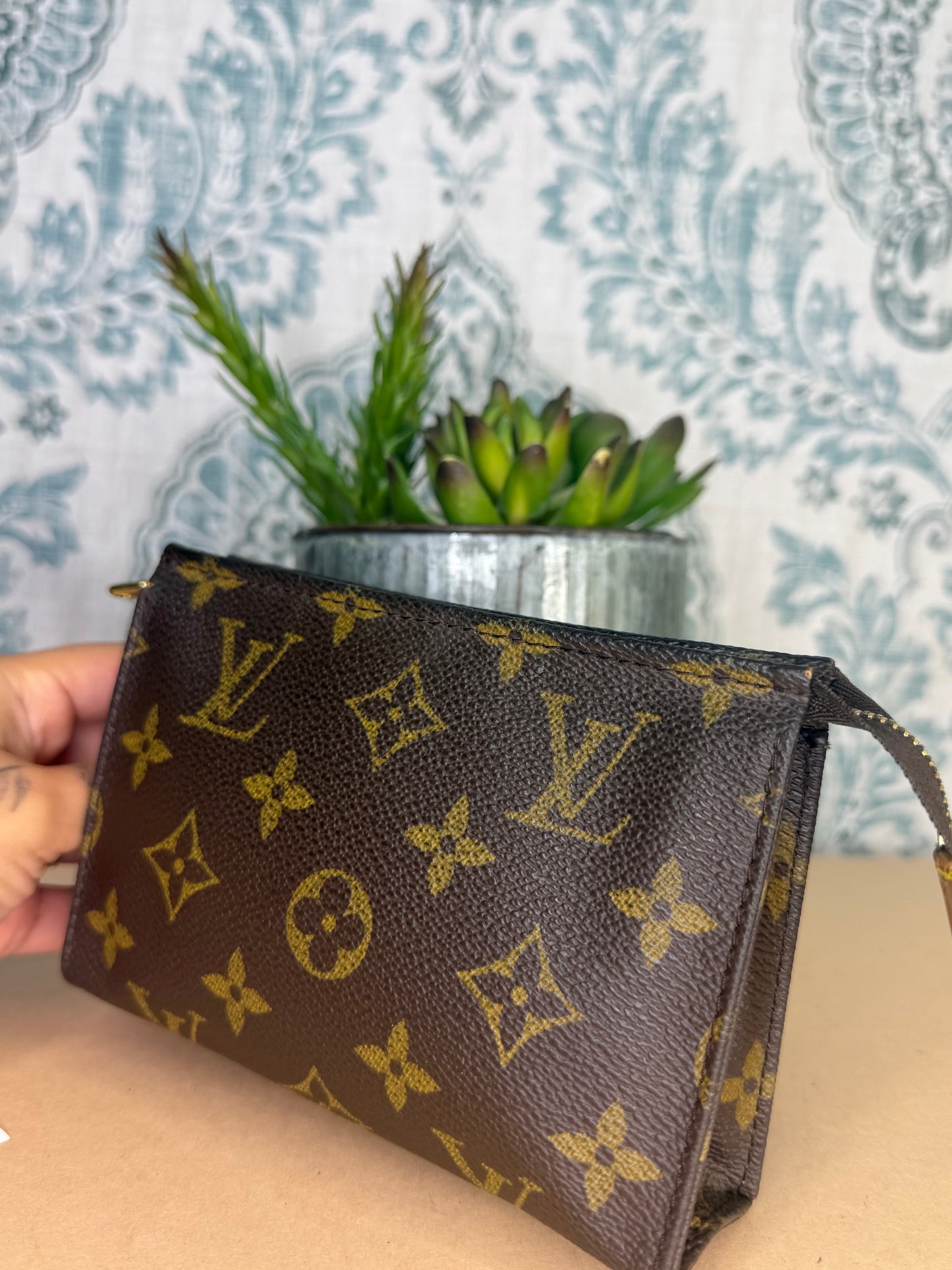 Louis Vuitton Toiletry 15