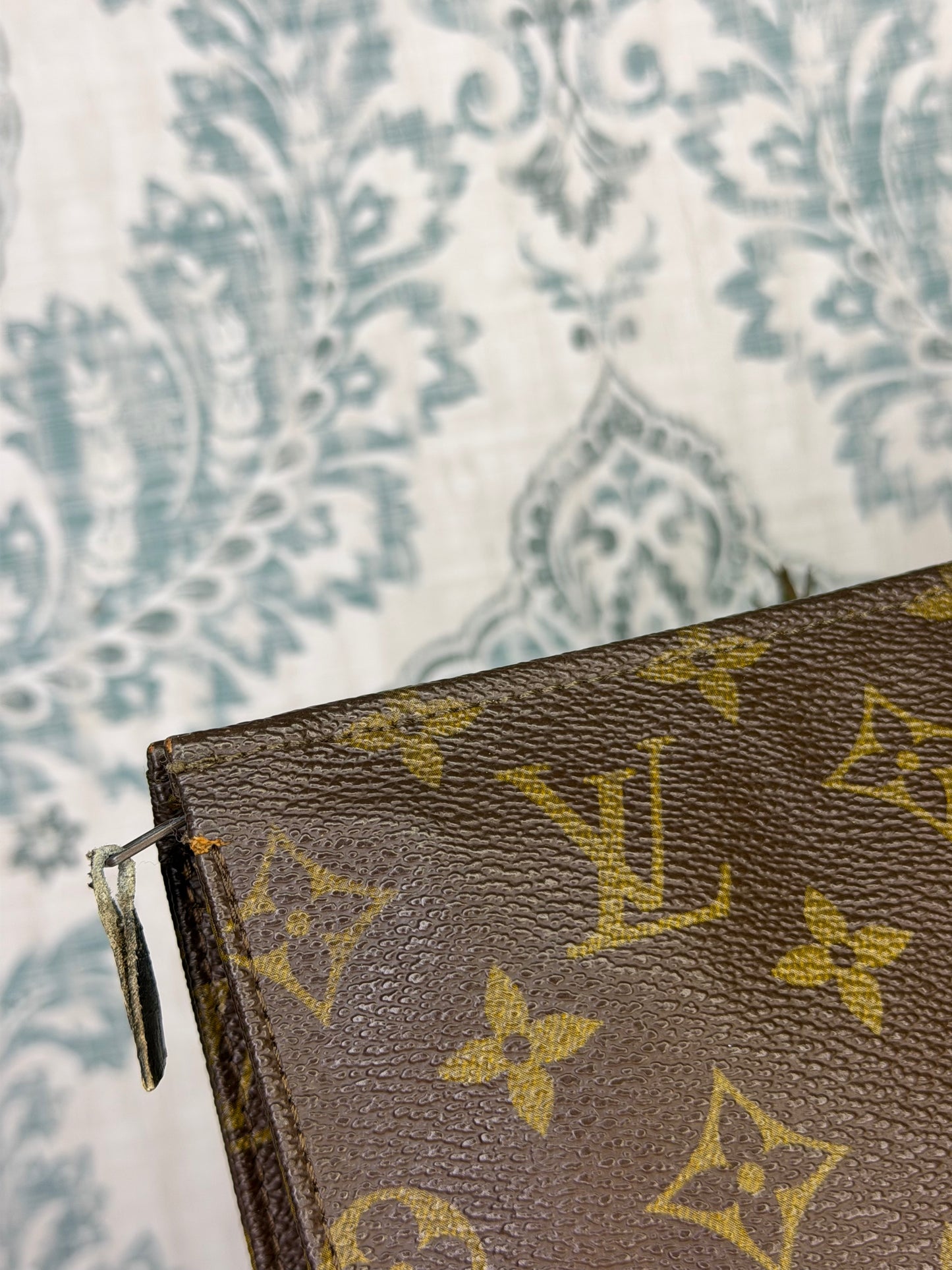 Louis Vuitton Toiletry 26