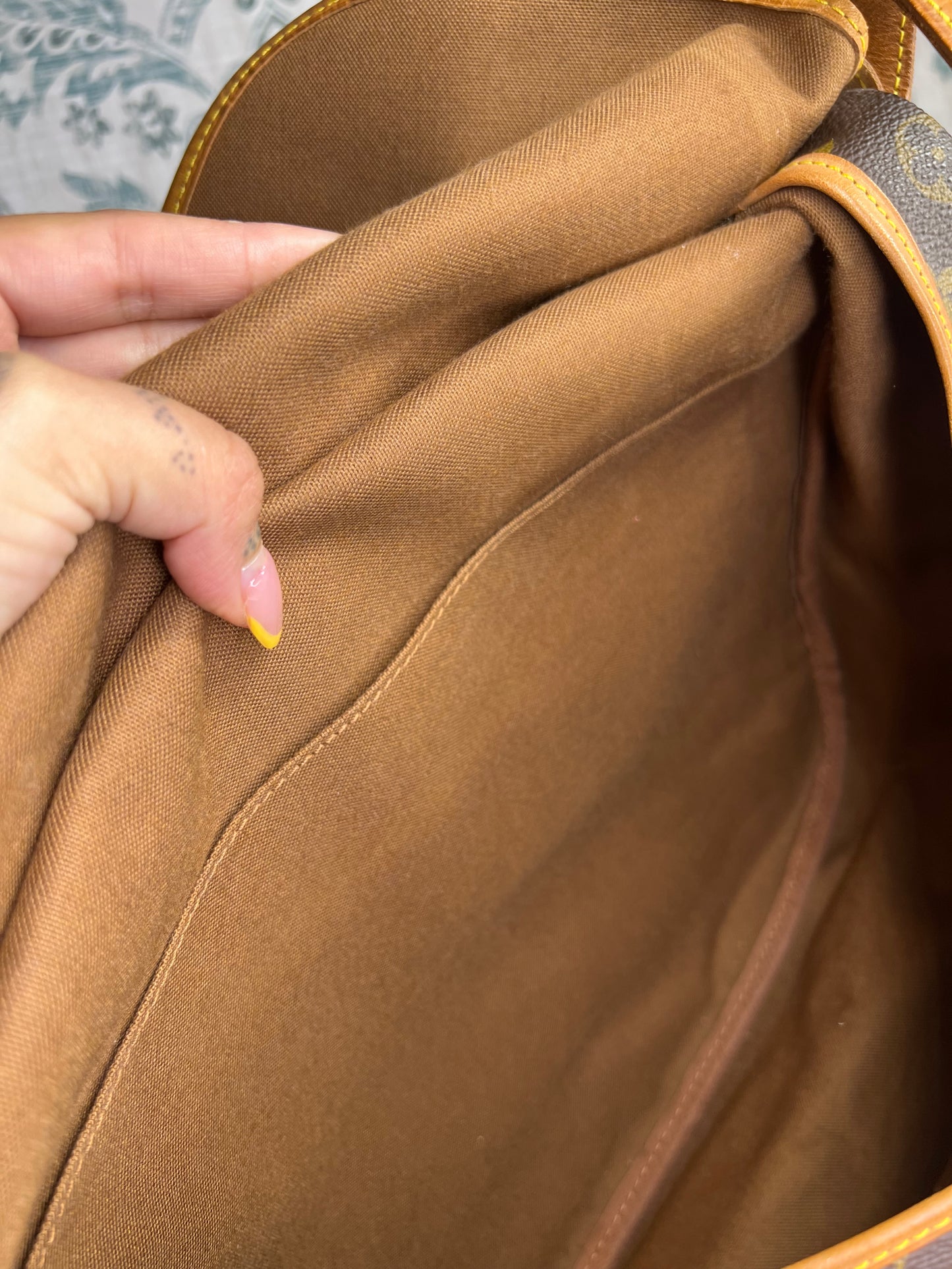 Louis Vuitton Saumur 35