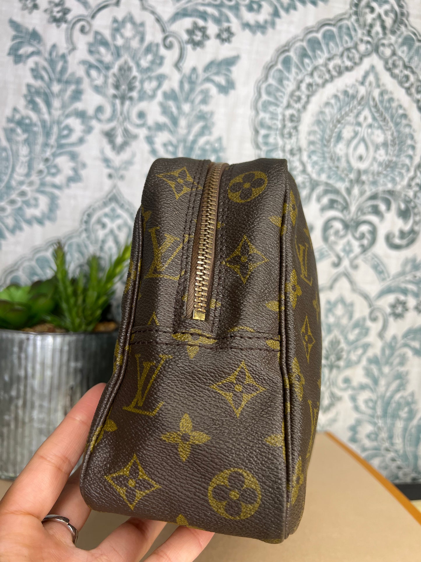 Louis Vuitton Trousse 28