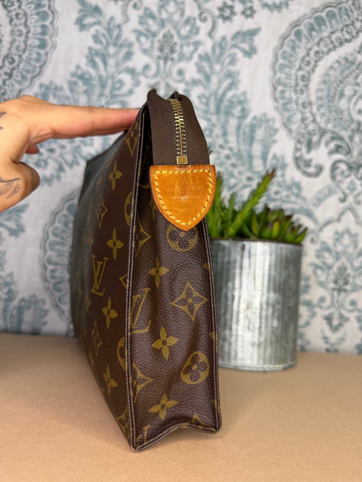 Louis Vuitton Toiletry 26