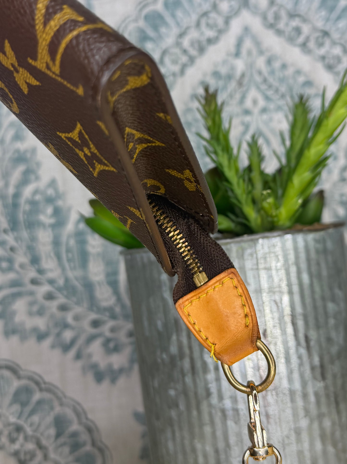 Louis Vuitton Bucket GM Pochette