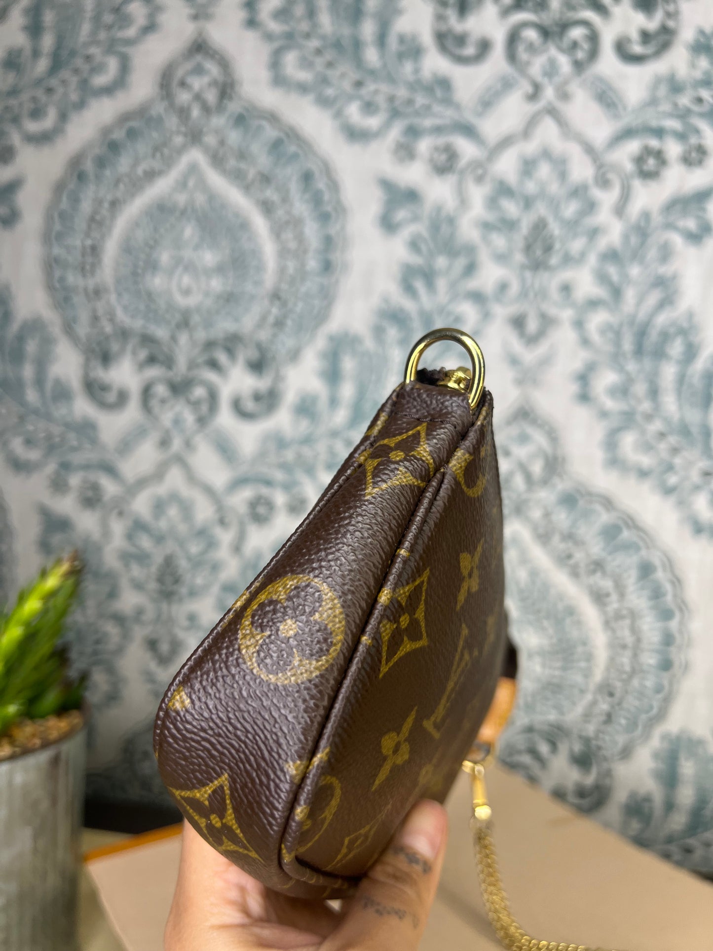 Louis Vuitton Bucket Pochette