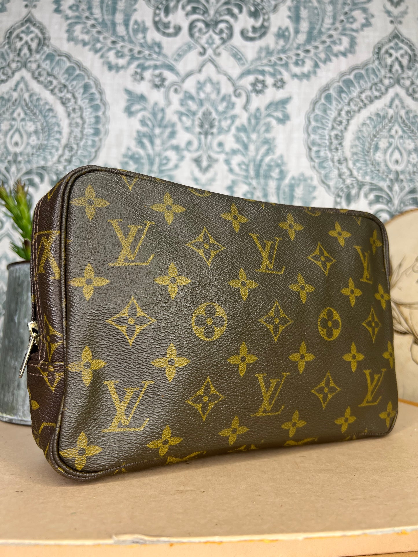 Louis Vuitton Trousse 23