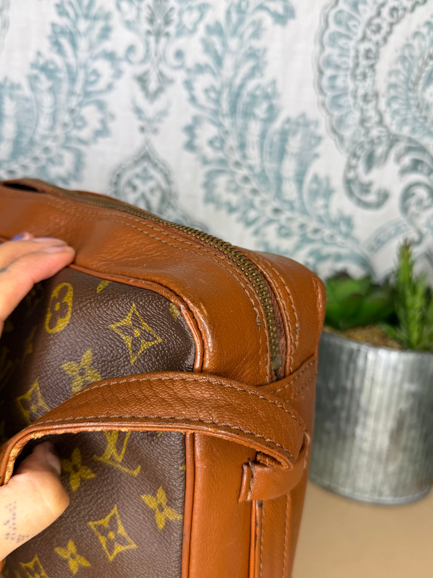 Louis Vuitton Sac Bandouliere 30 (needs new zipper)
