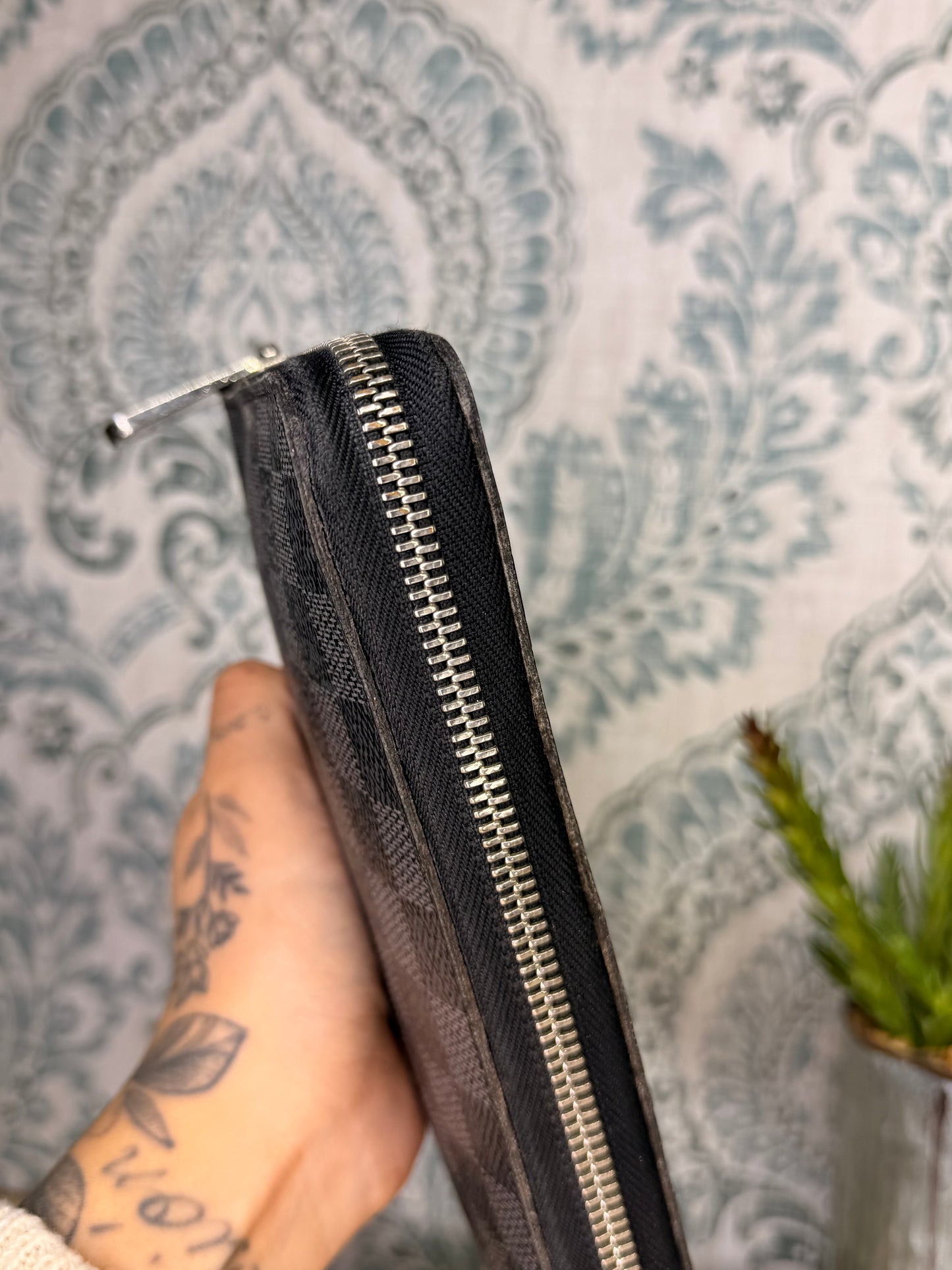 Louis Vuitton Damier Graphite Zippy Organizer