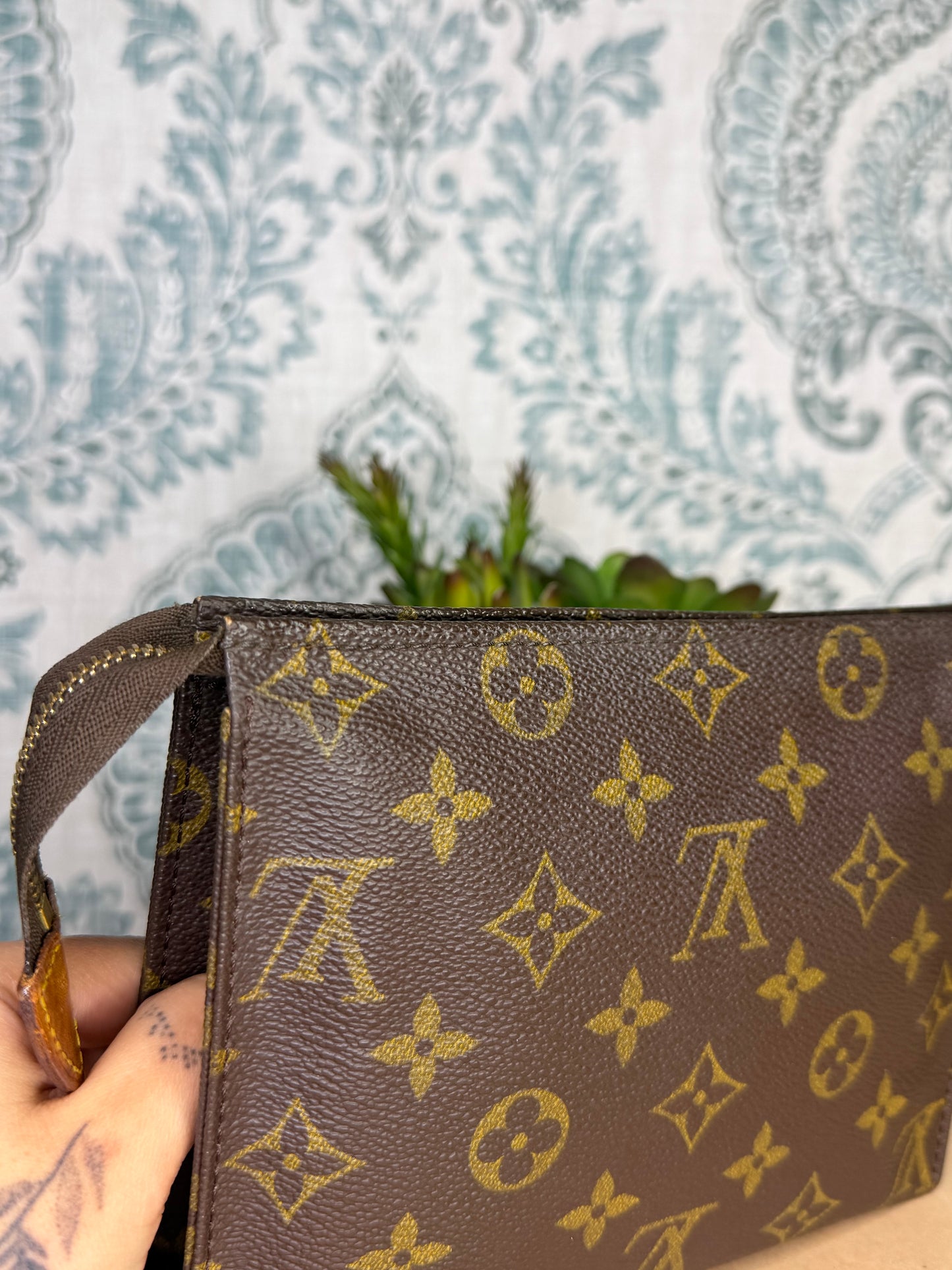 Louis Vuitton Toiletry 19
