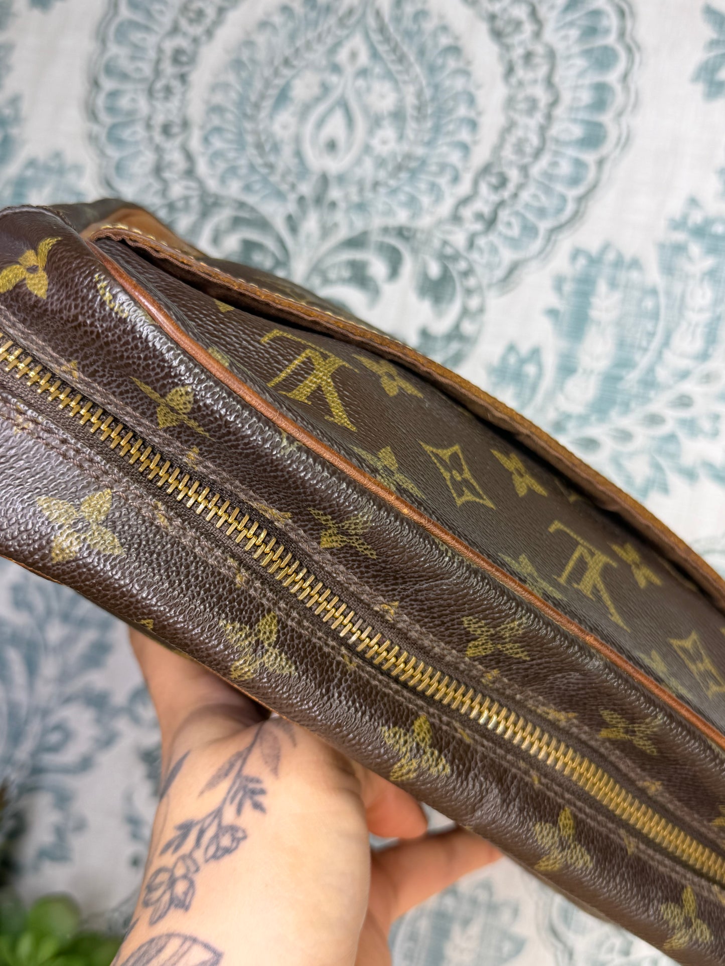 Louis Vuitton Trocadero 27 (damaged)