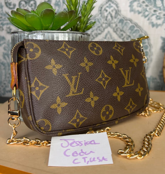 Louis Vuitton Bucket Pochette #1