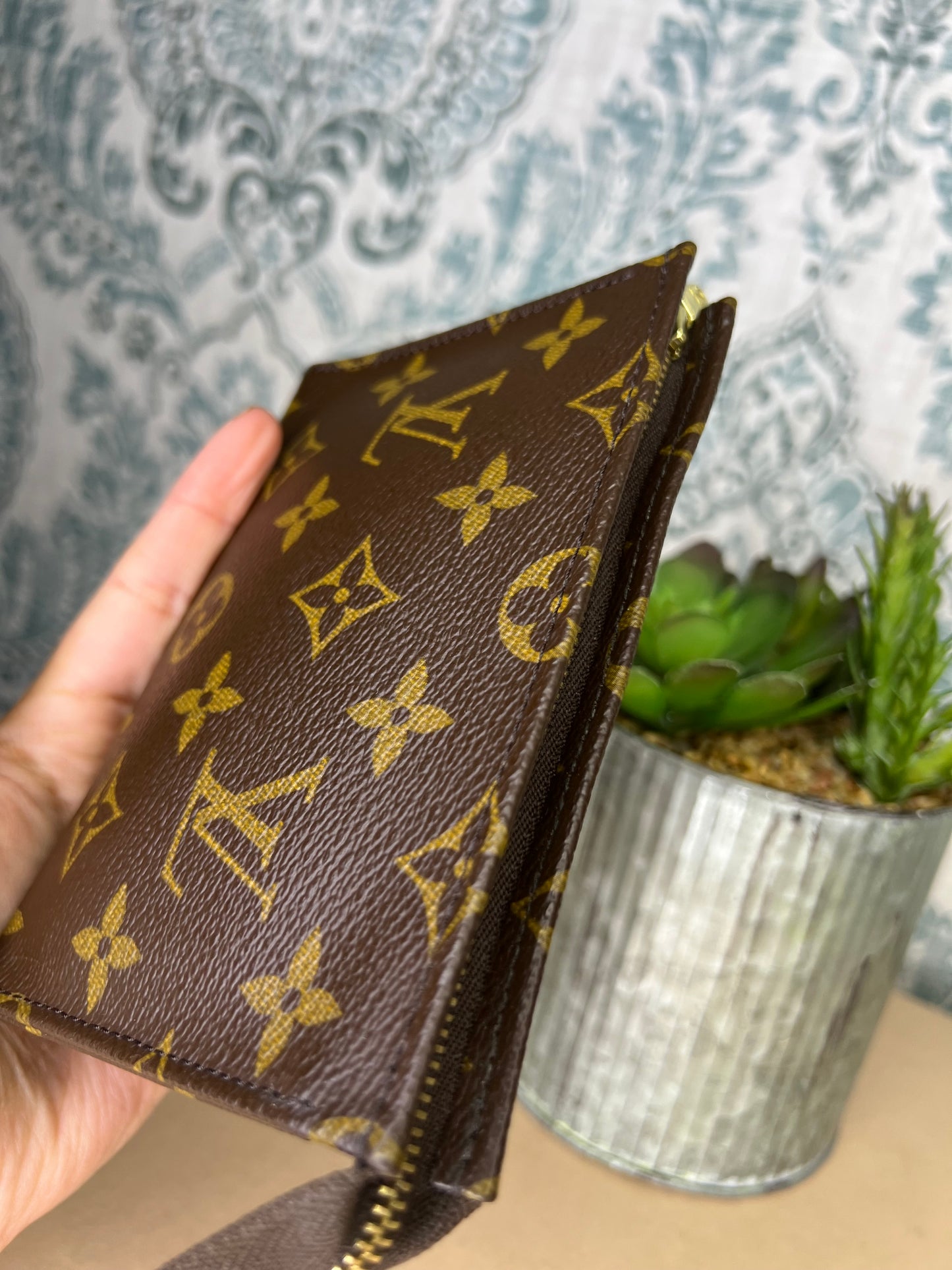 Louis Vuitton Toiletry 15