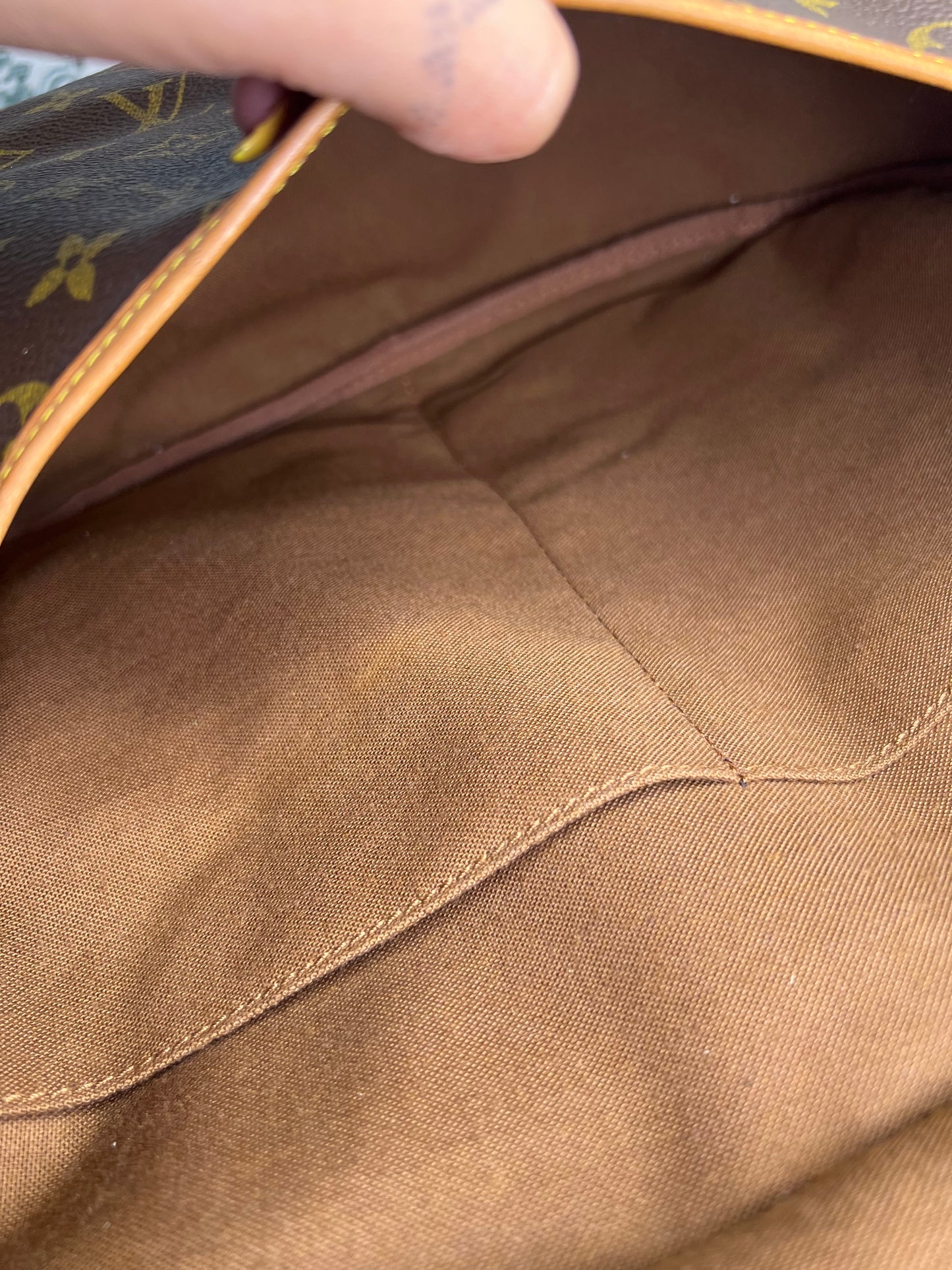 Louis Vuitton Saumur 35