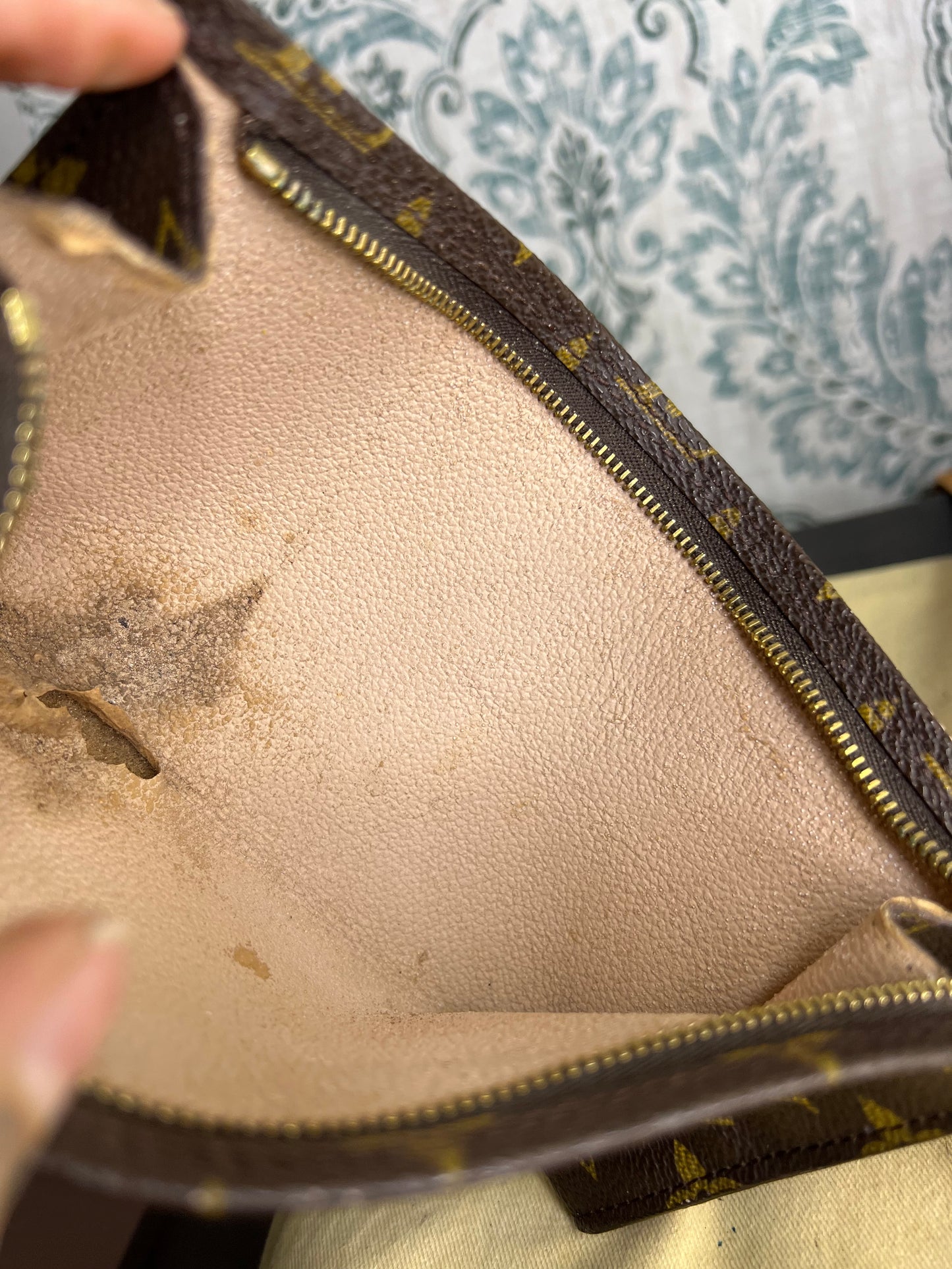 Louis Vuitton Bucket GM Pouch