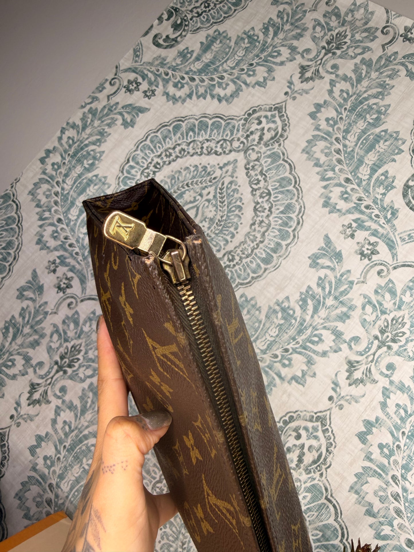 Louis Vuitton Toiletry 26