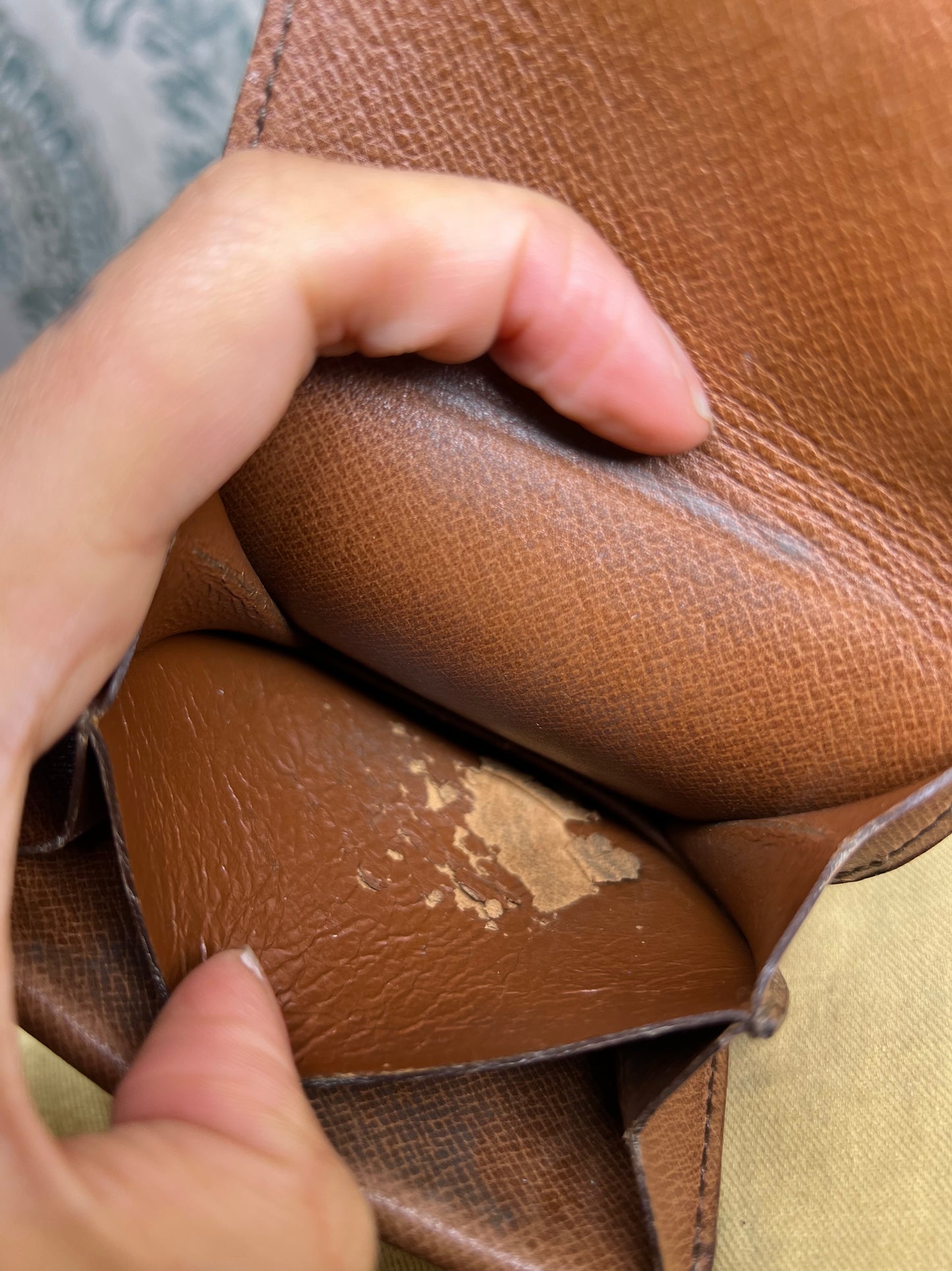 Louis Vuitton Porte Monnaie Gousset Coin / Card Case