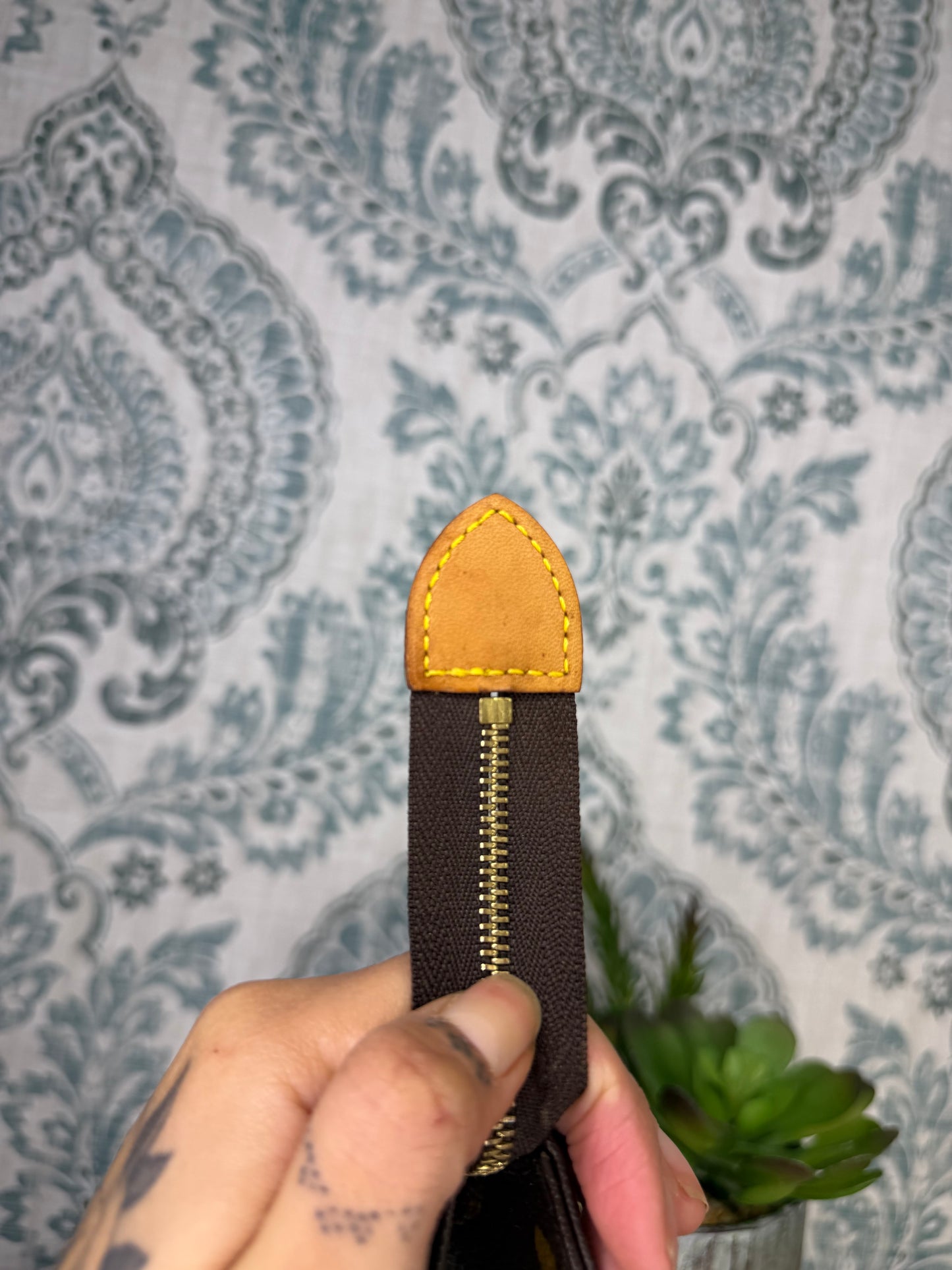 Louis Vuitton Toiletry 19