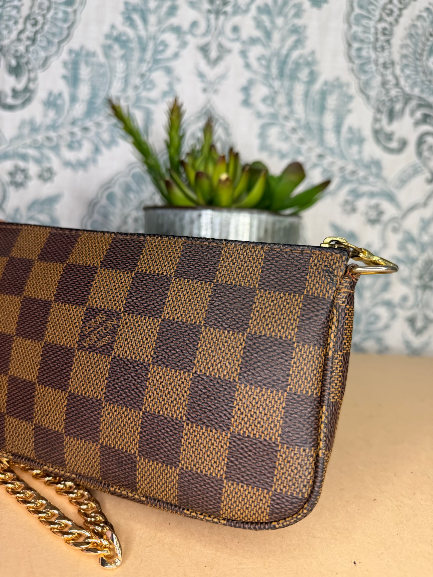 Louis Vuitton Damier Ebene Bucket Pochette