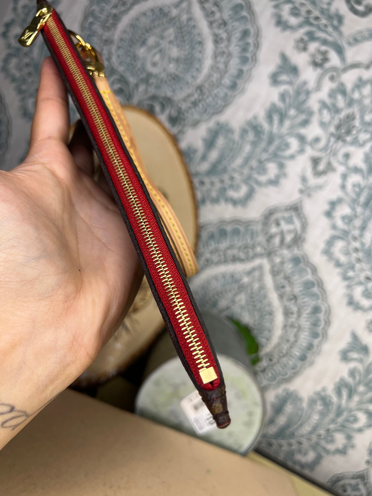 Neverfull Pouch Cherry Red
