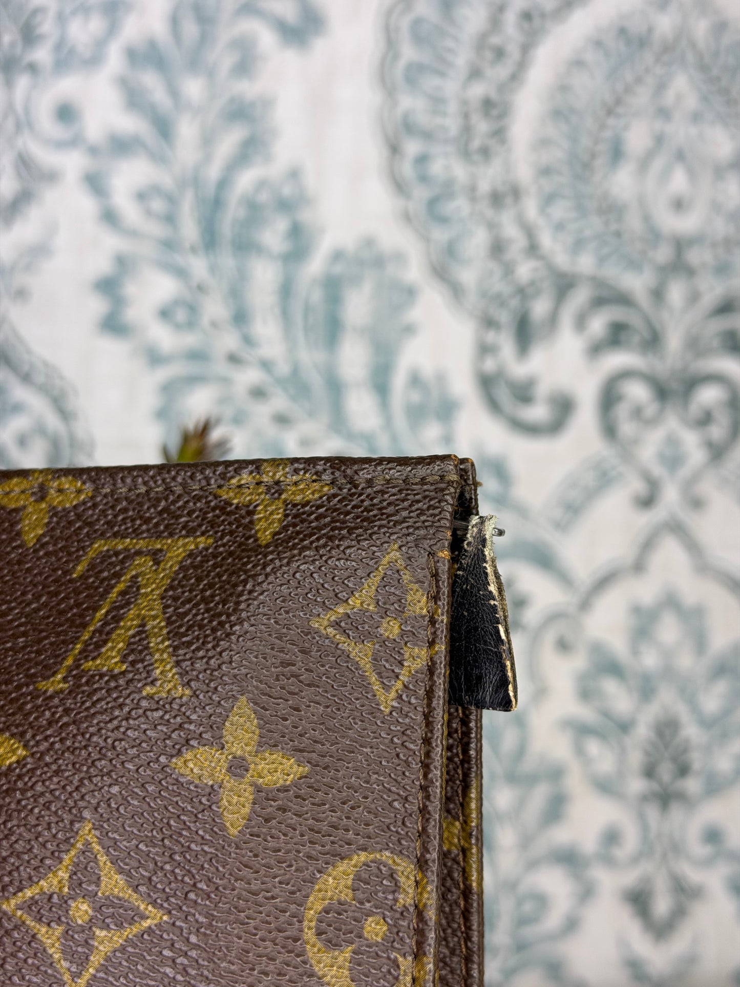 Louis Vuitton Toiletry 26