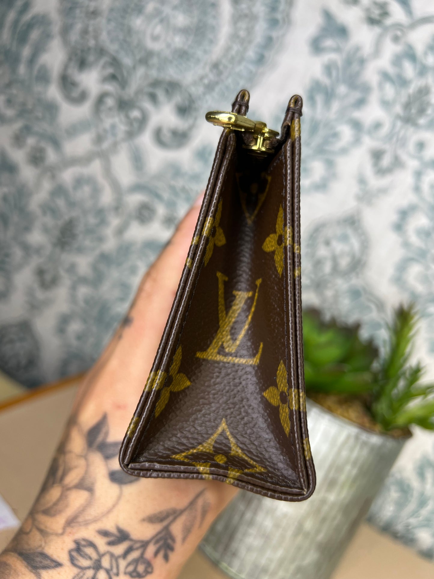 Louis Vuitton Toiletry 15