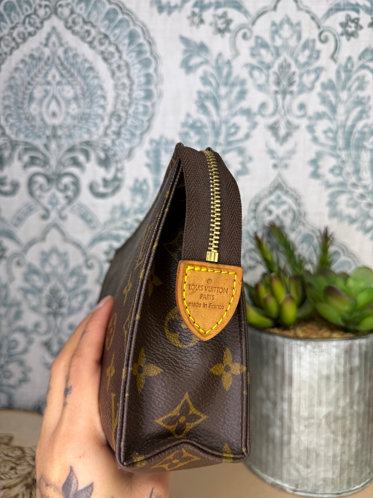Louis Vuitton Toiletry 19