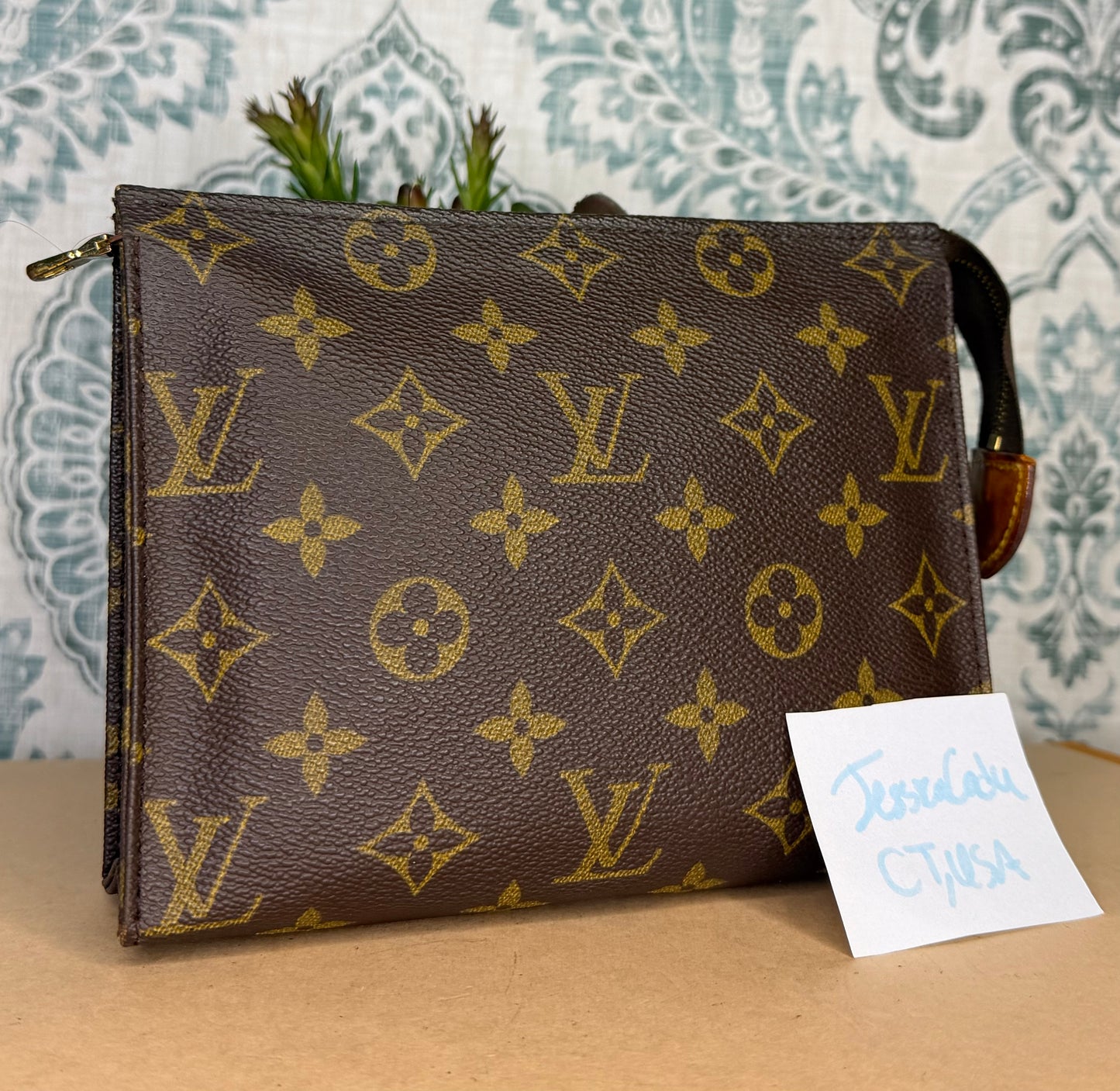 Louis Vuitton Toiletry 19
