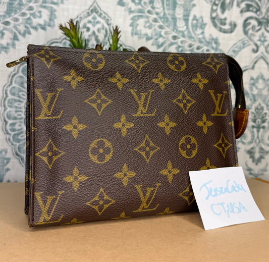 Louis Vuitton Toiletry 19
