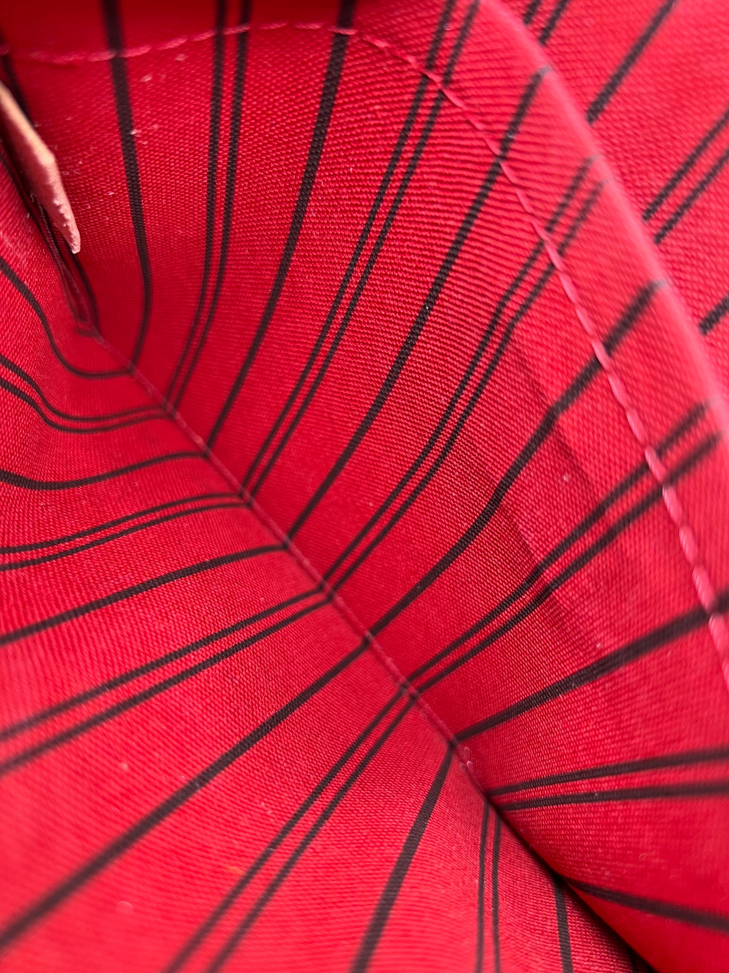 Neverfull Pouch Cherry Red