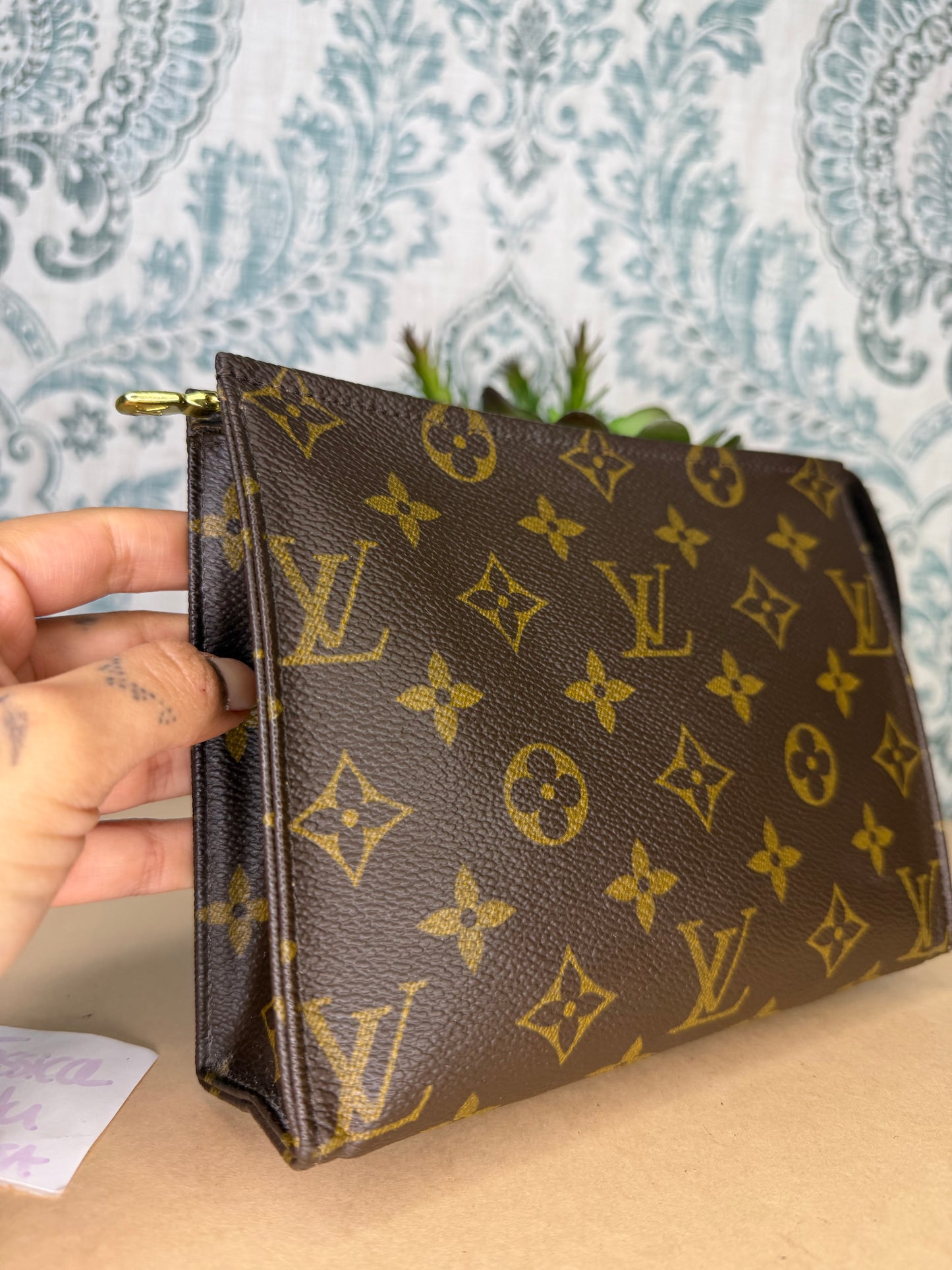 Louis Vuitton Toiletry 19