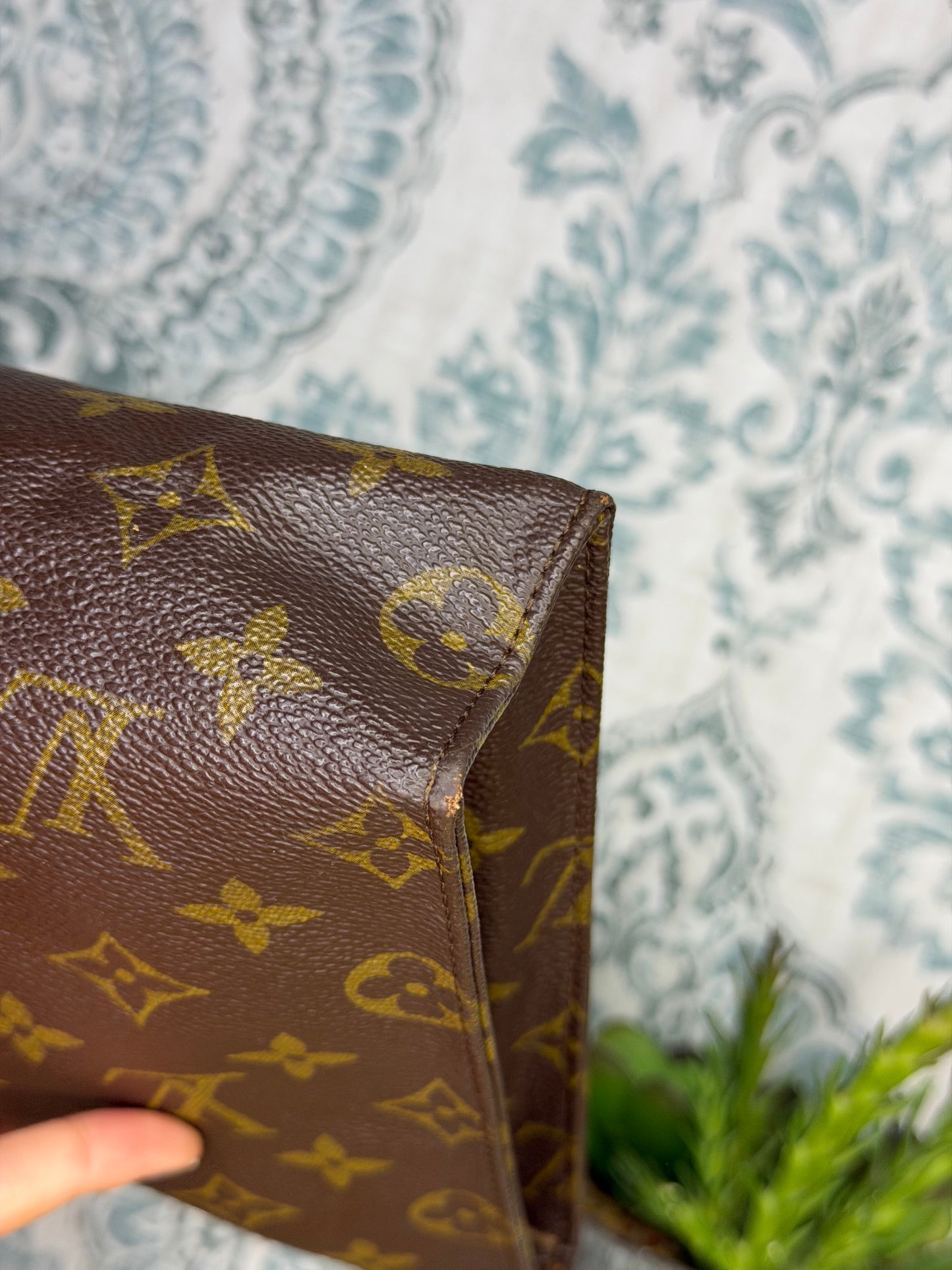 Louis Vuitton Toiletry 26