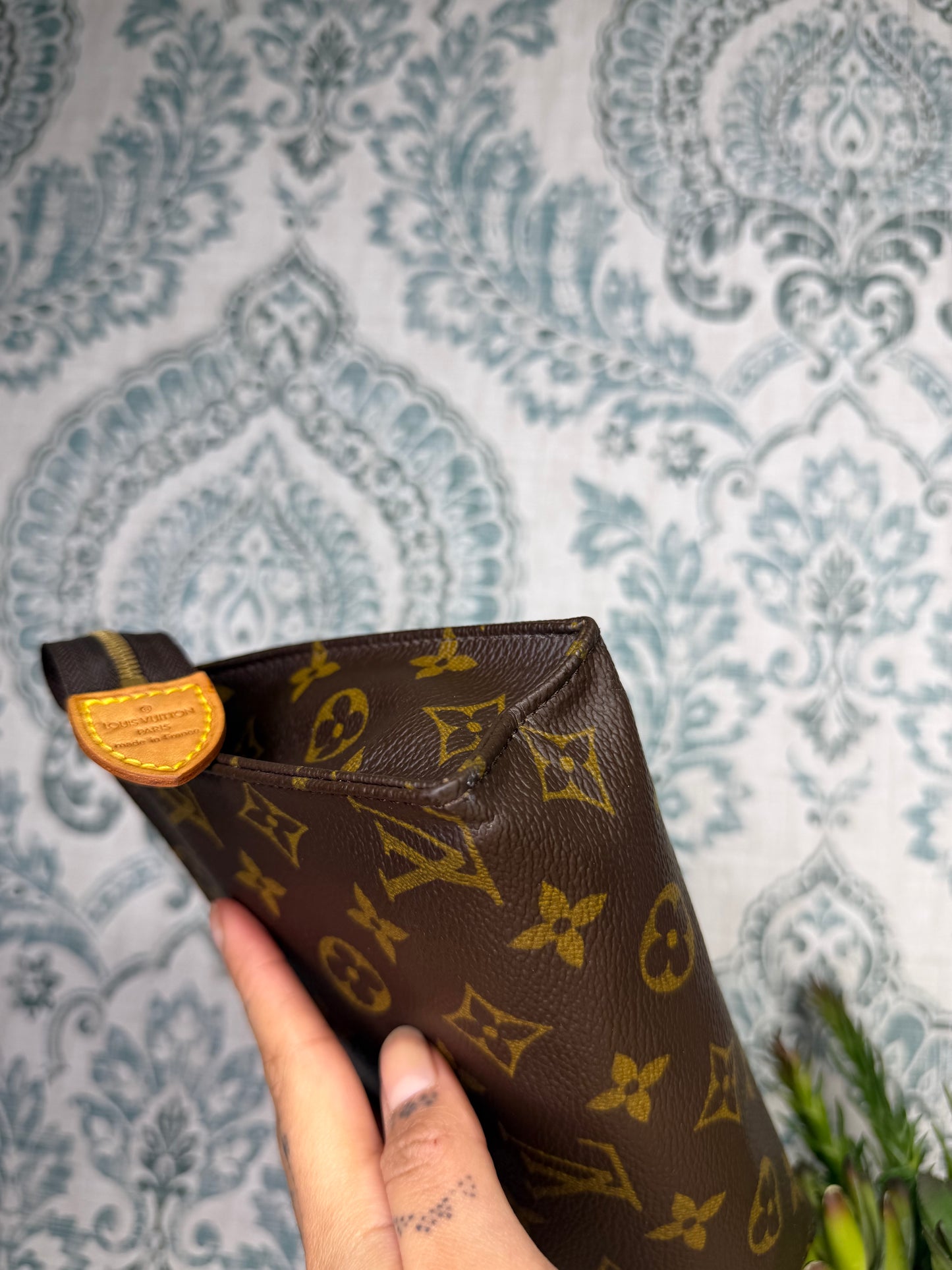 Louis Vuitton Toiletry 19