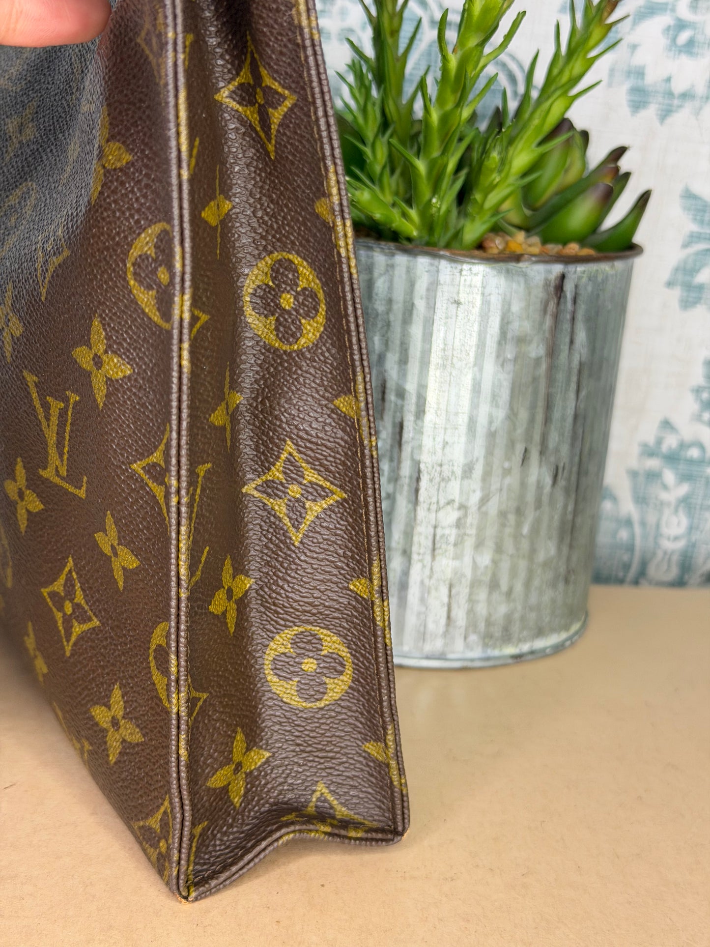 Louis Vuitton Toiletry 26