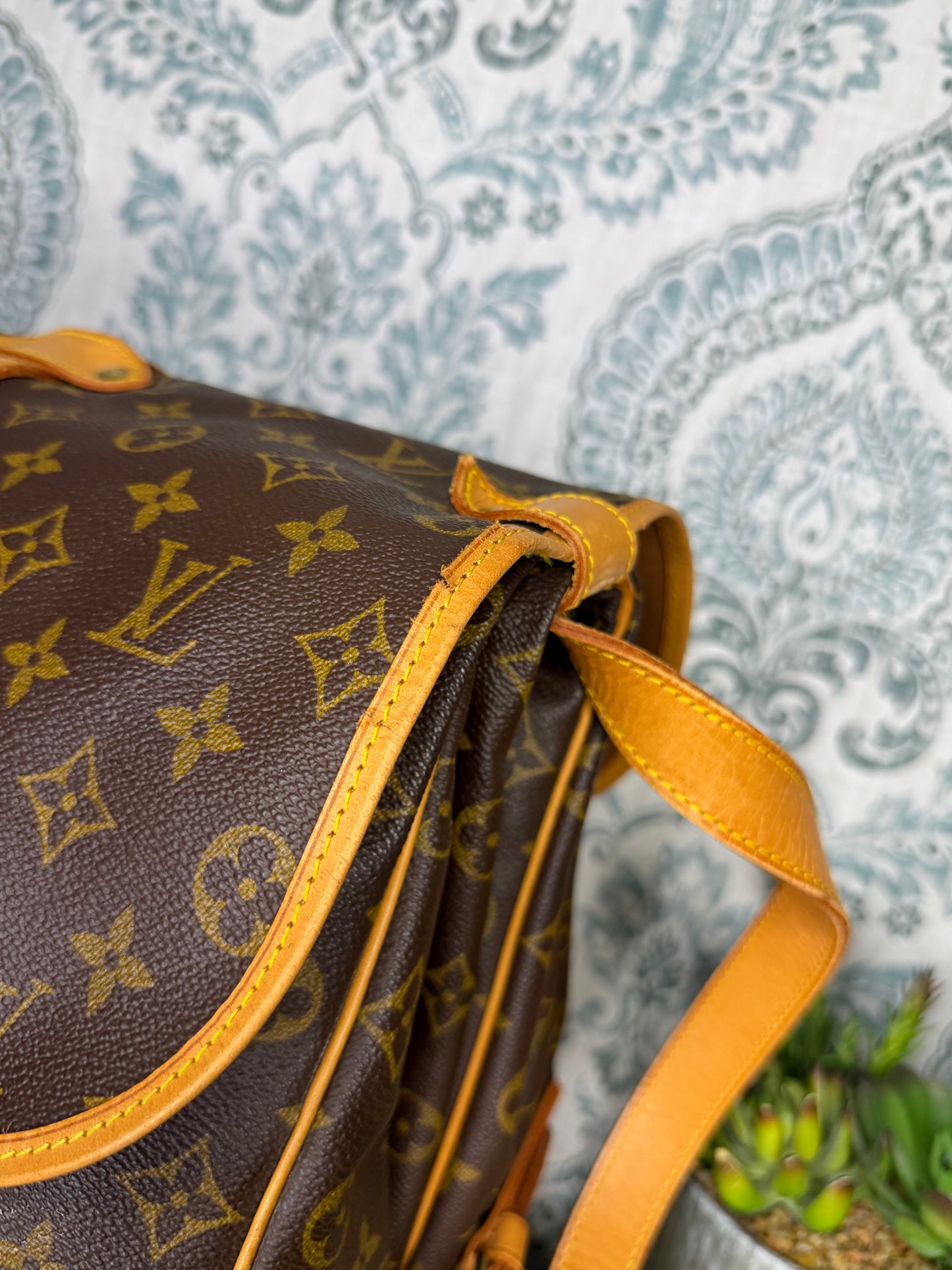 Louis Vuitton Saumur 35