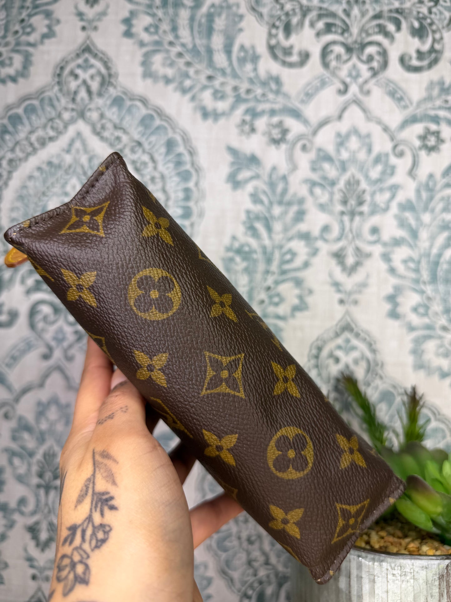 Louis Vuitton Toiletry 19