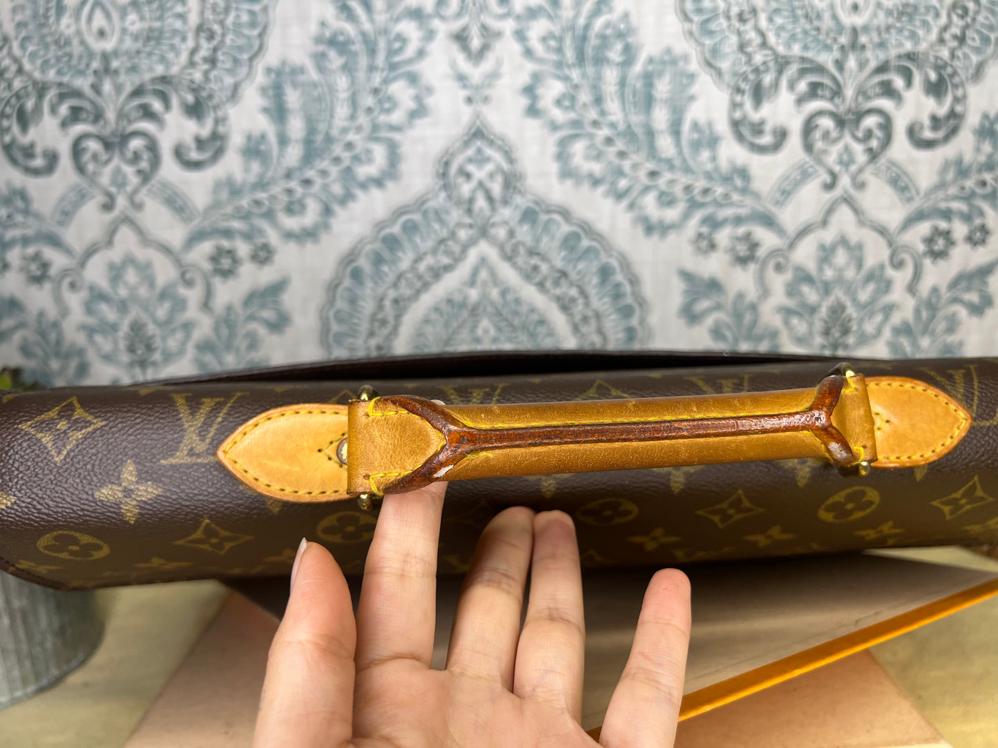 Louis Vuitton Serviette Conseiller Briefcase