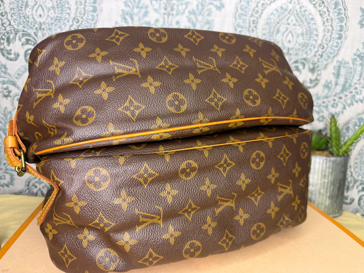 Louis Vuitton Saumur 35