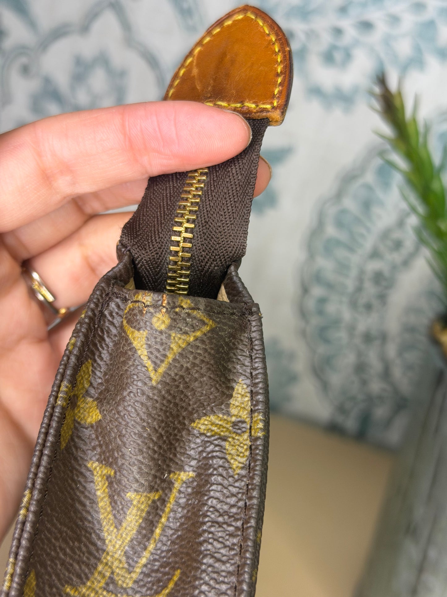 Louis Vuitton Toiletry 15