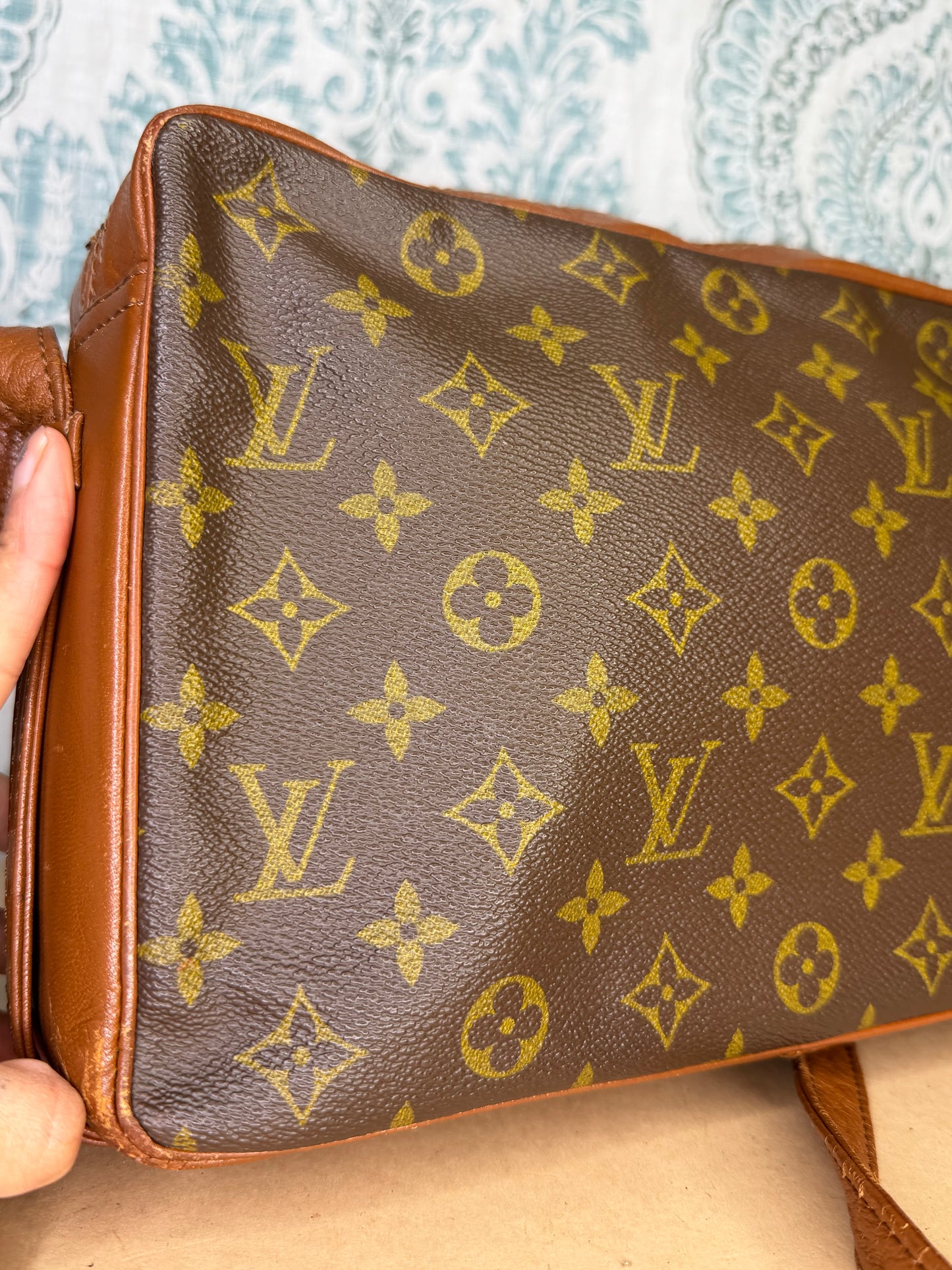 Louis Vuitton Sac Bandouliere 30 (needs new zipper)