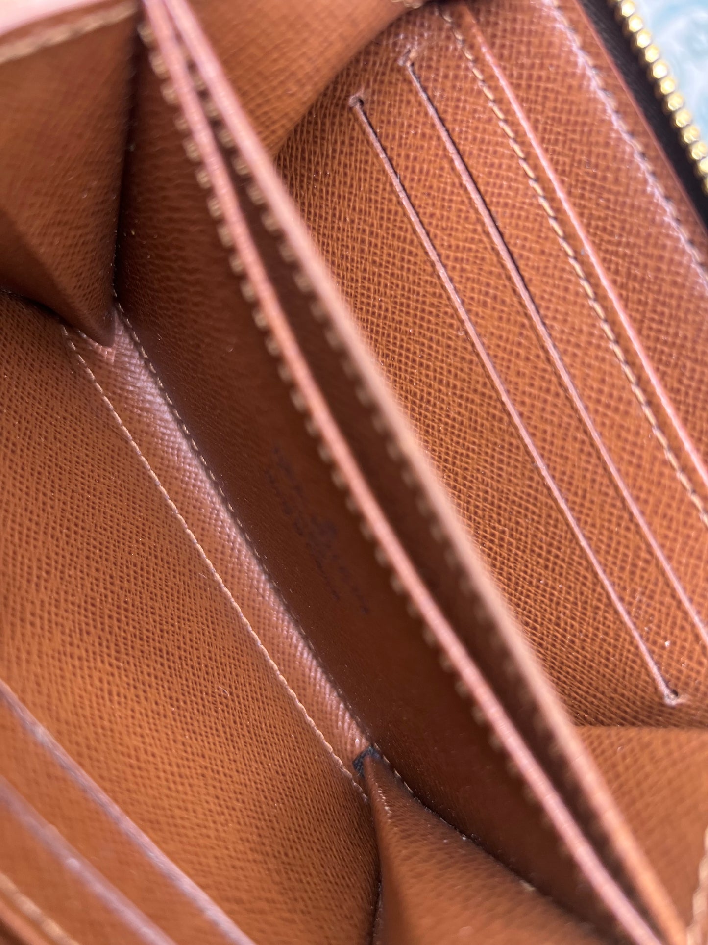 Louis Vuitton Zippy Coin Purse / Compact Wallet