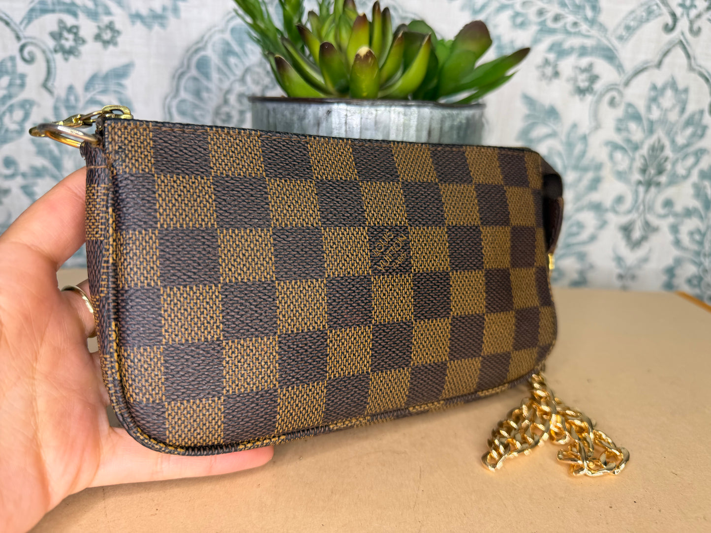 Louis Vuitton Damier Ebene Bucket Pochette