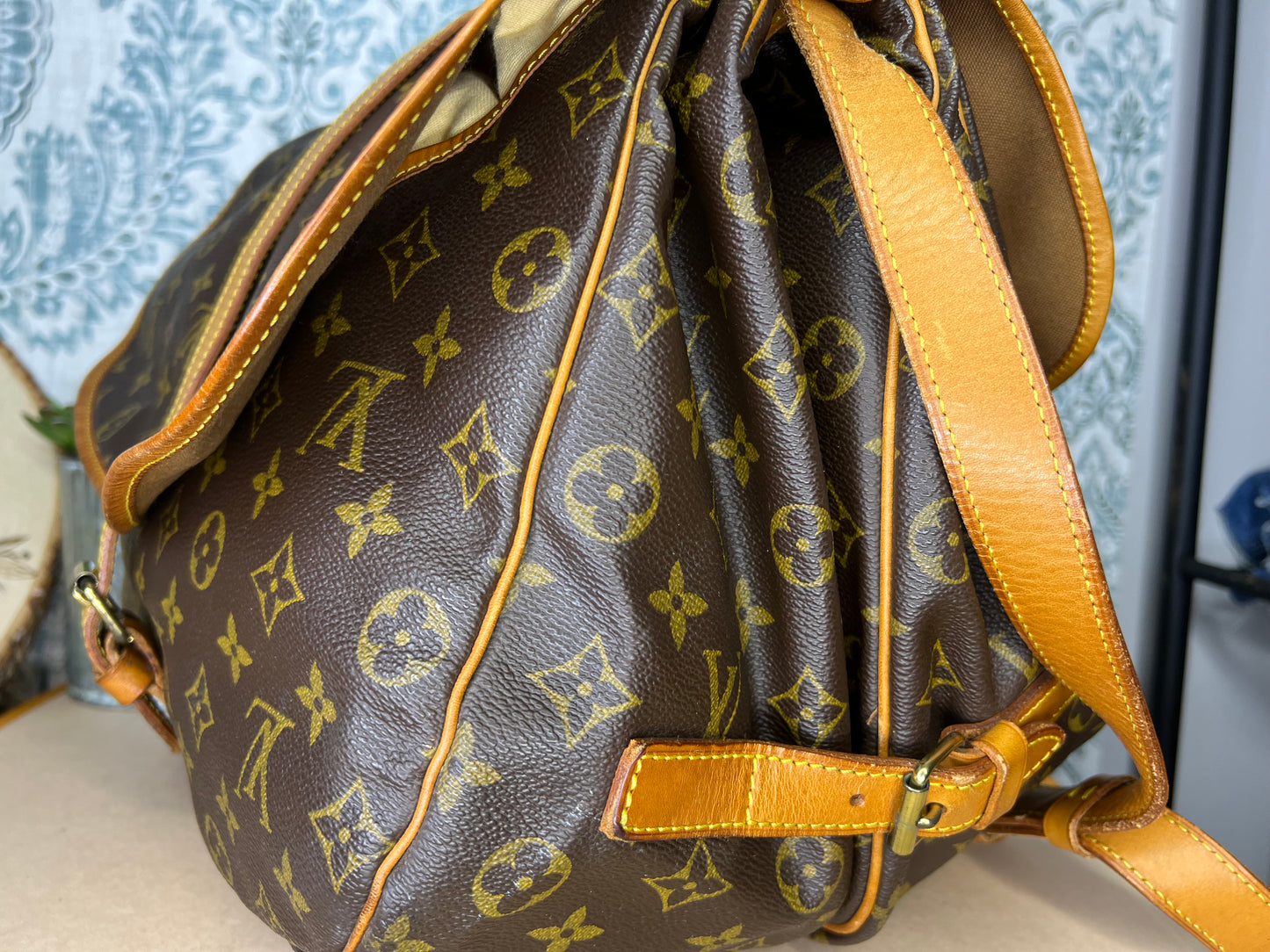 Louis Vuitton Saumur 35