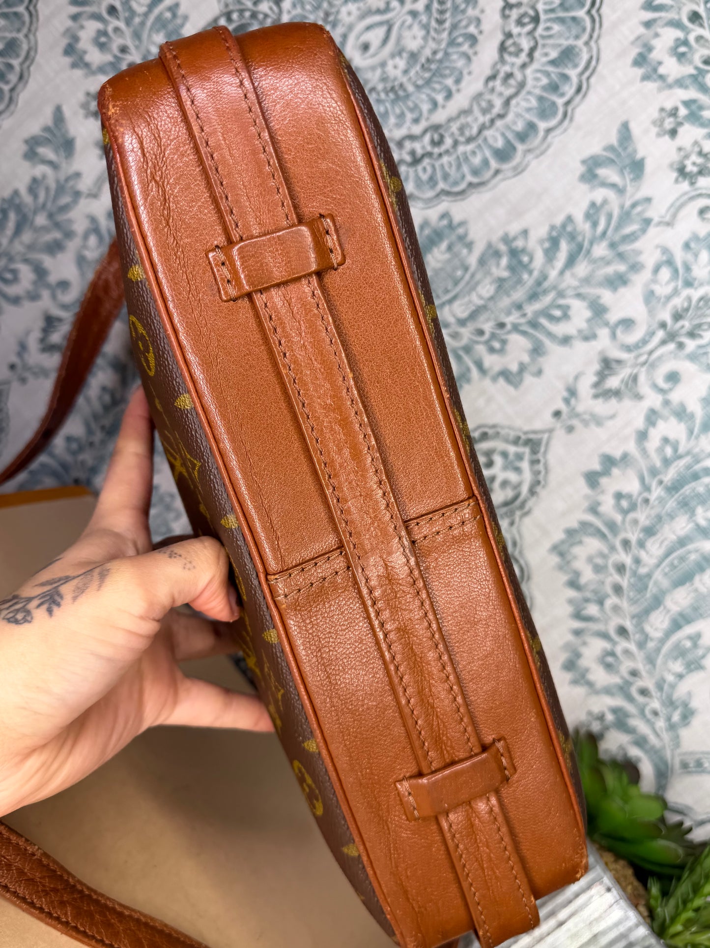 Louis Vuitton Sac Bandouliere 30 (needs new zipper)