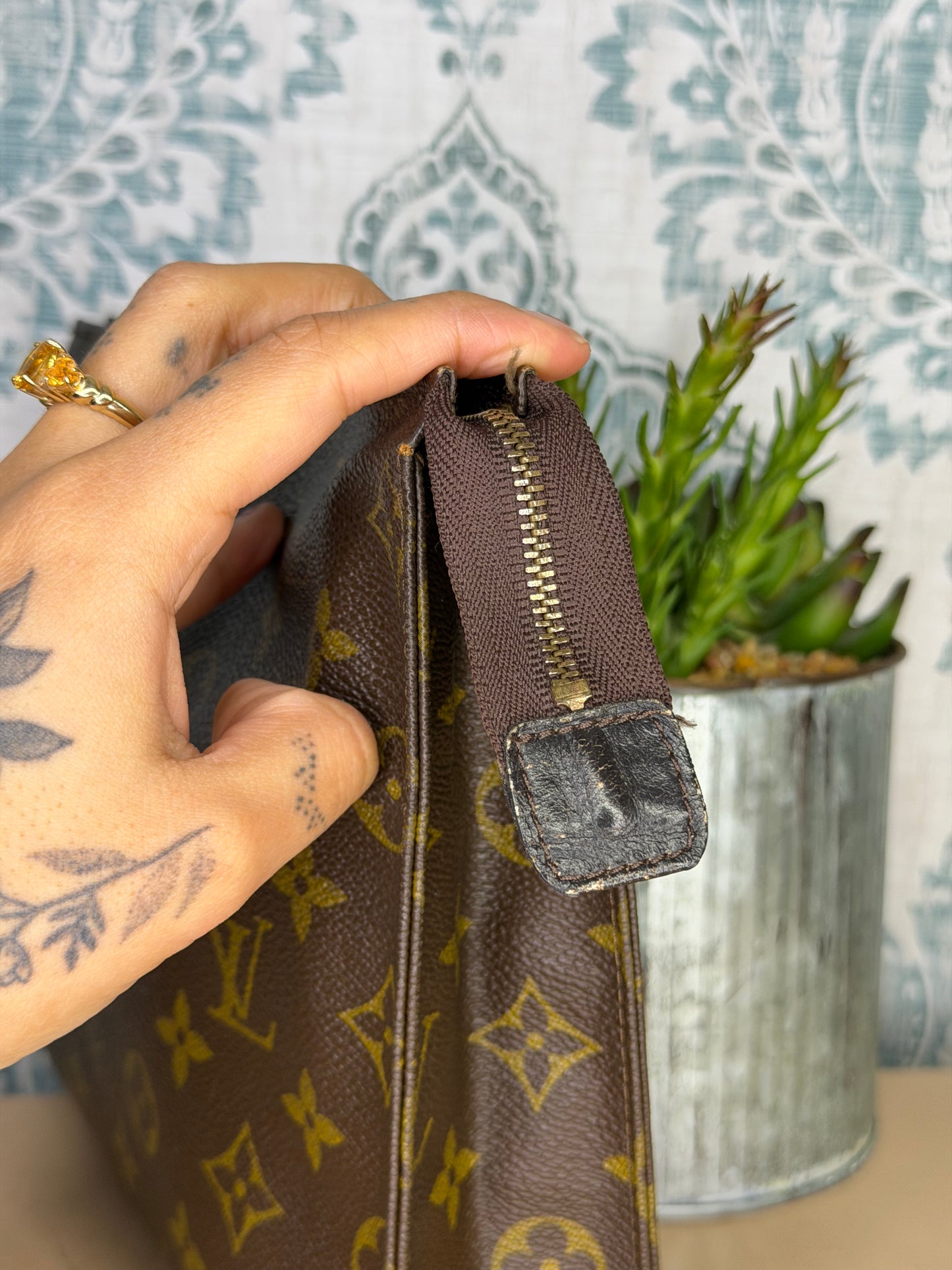 Louis Vuitton Toiletry 26