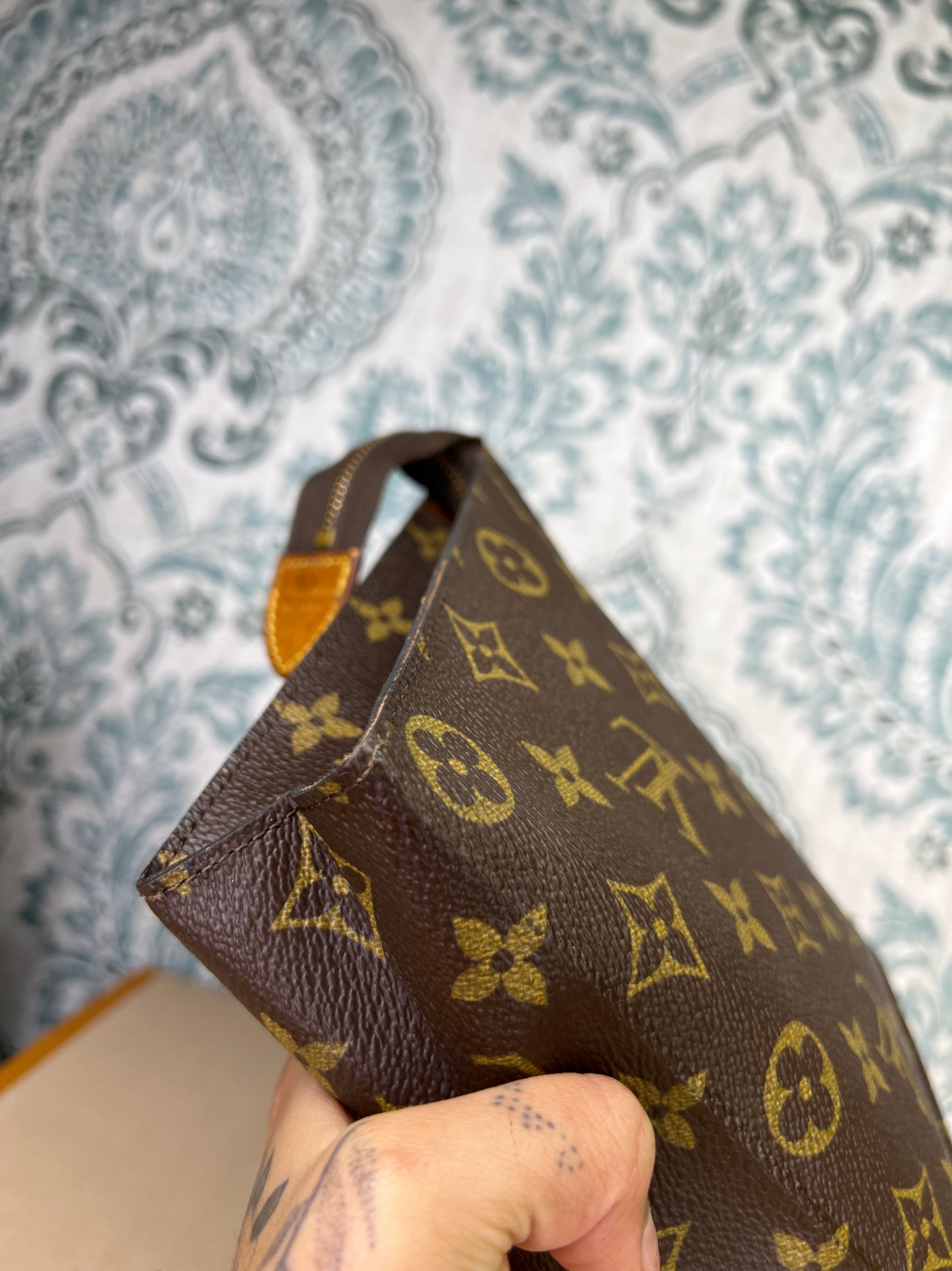 Louis Vuitton Toiletry 19