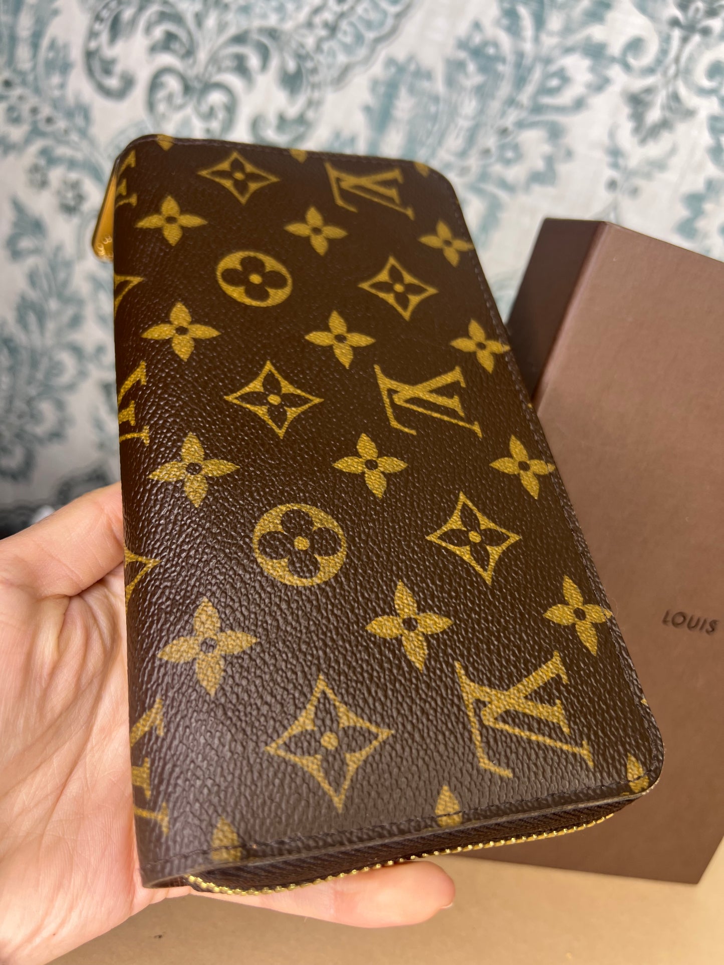 Louis Vuitton Monogram Zippy Wallet