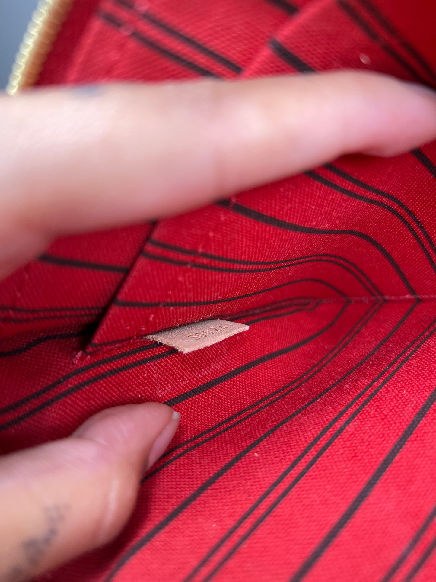 Neverfull Pouch Cherry Red