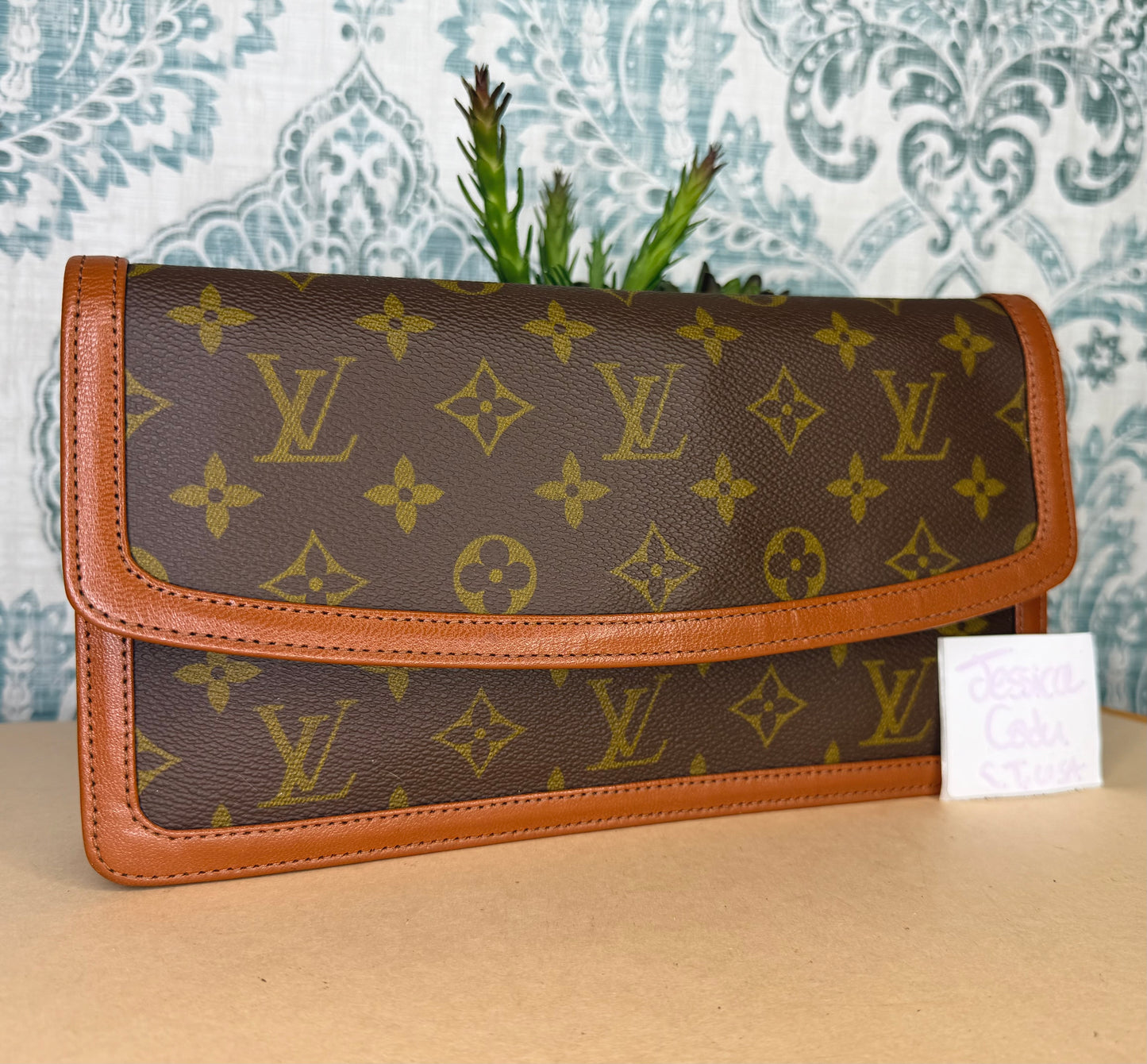Louis Vuitton Pochette Dame PM Clutch