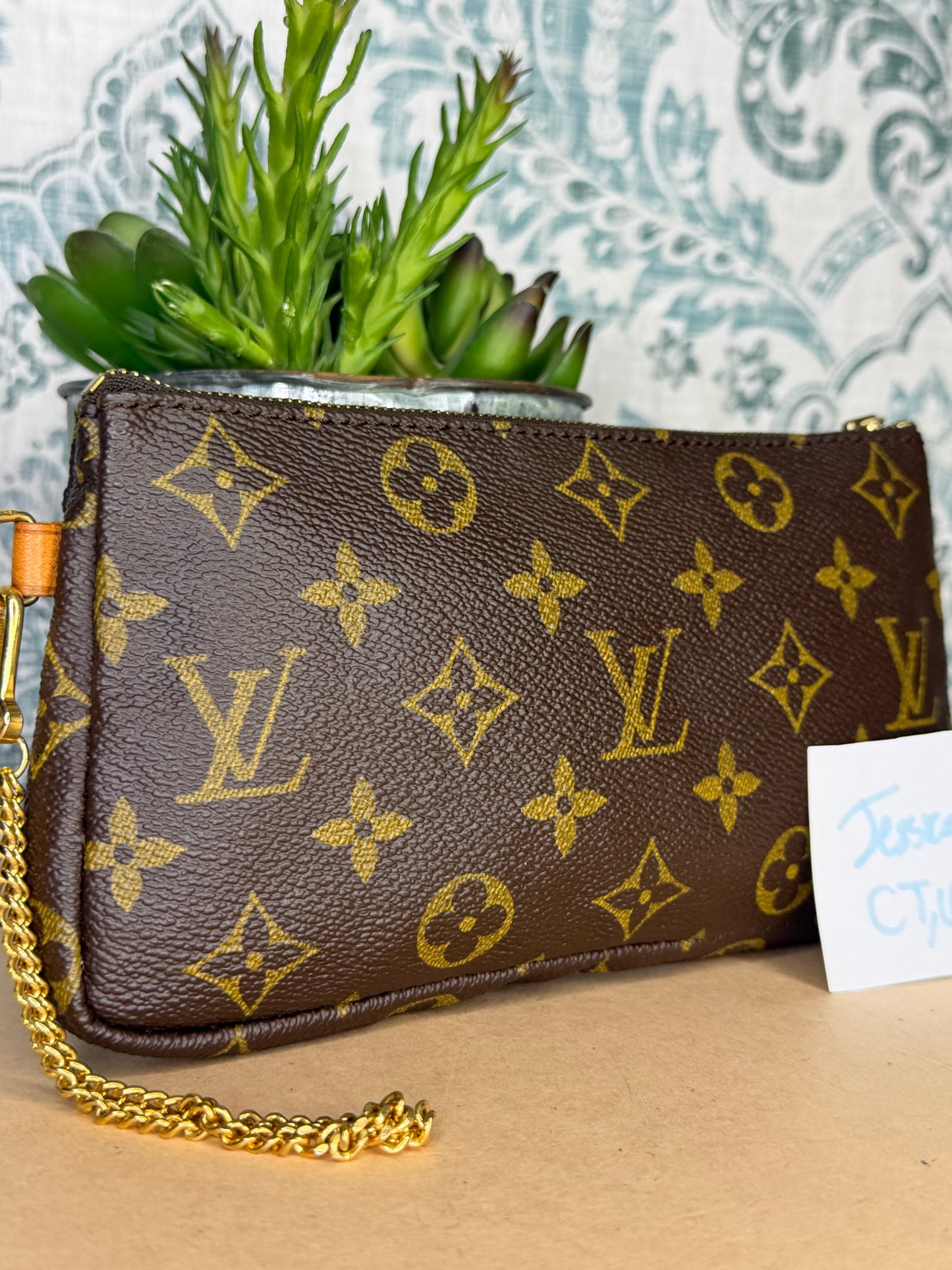 Louis Vuitton Sac Shopping Pouch