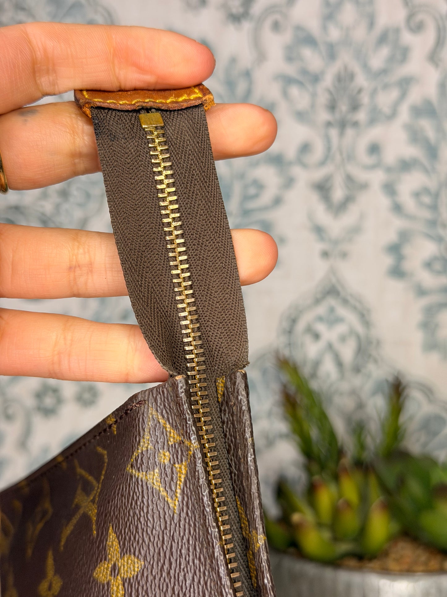 Louis Vuitton Toiletry 19