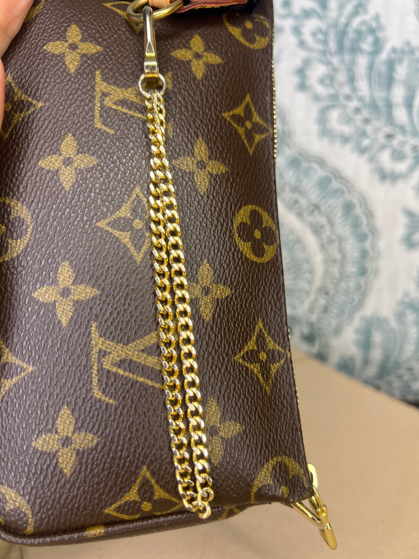 Louis Vuitton Bucket Pochette