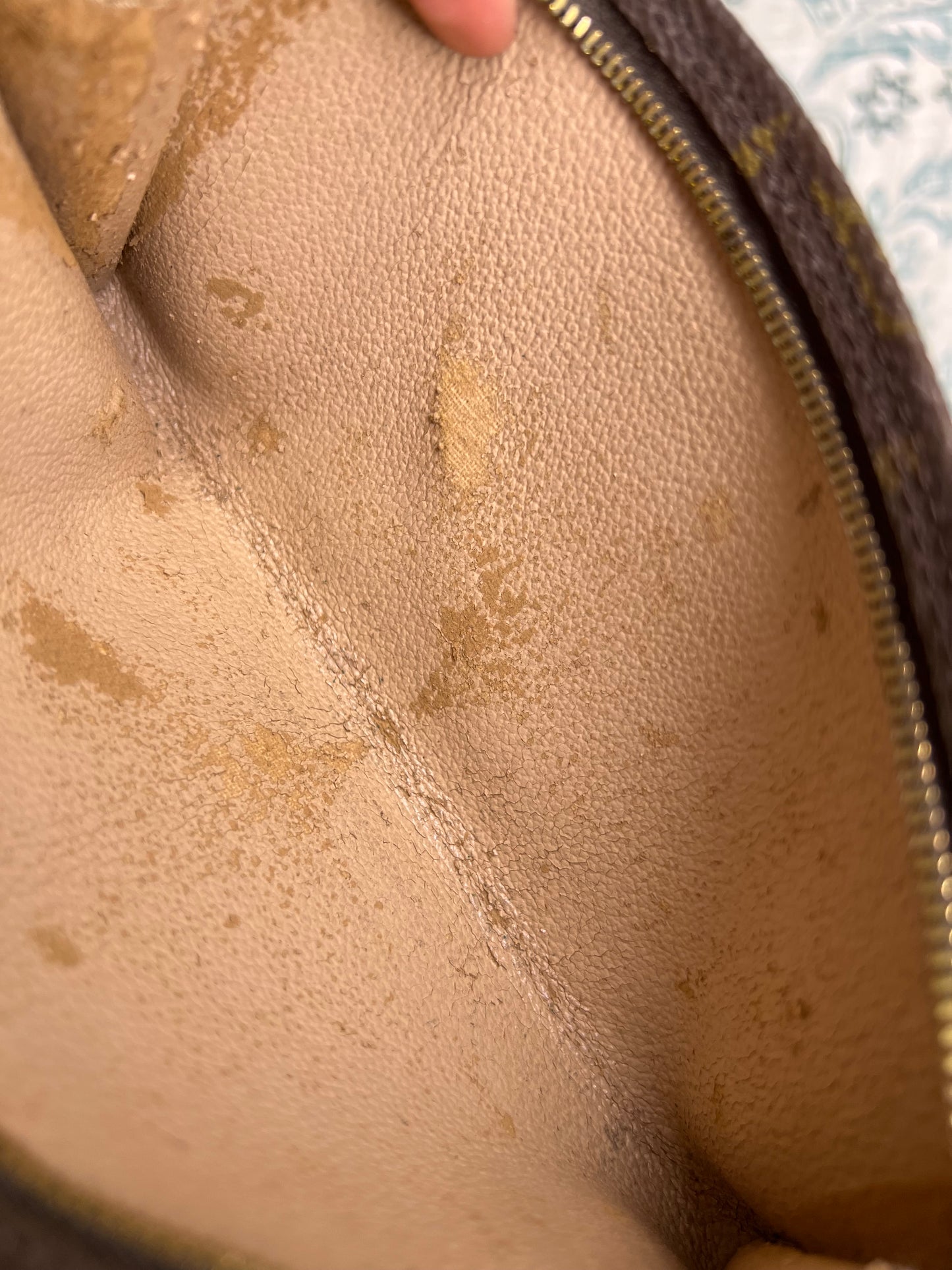 Louis Vuitton Bucket Pouch GM